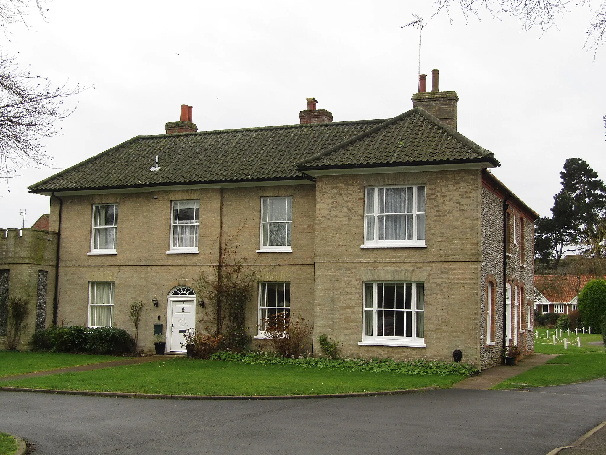 Photo showing: Shrublands is an 19 century grade II listed building located in Station Road within the town of Holt in the English county of Norfolk in England.