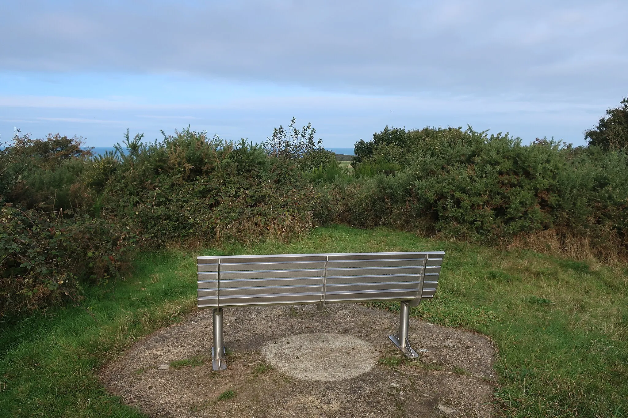 Photo showing: Bench at the crown of Franklin Hill the town of Sheringham, Norfolk, England.