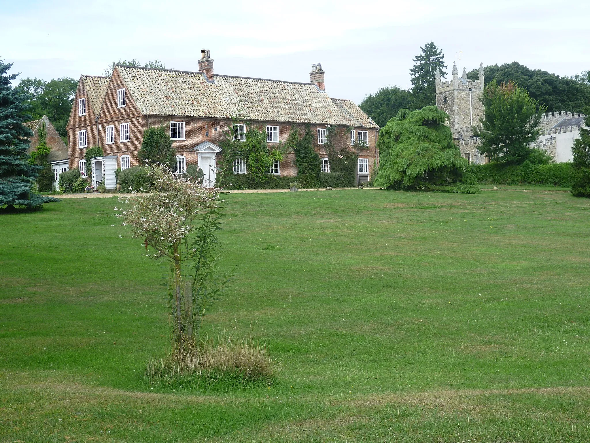 Photo showing: Church Farm and St Peter's Church, Boxworth