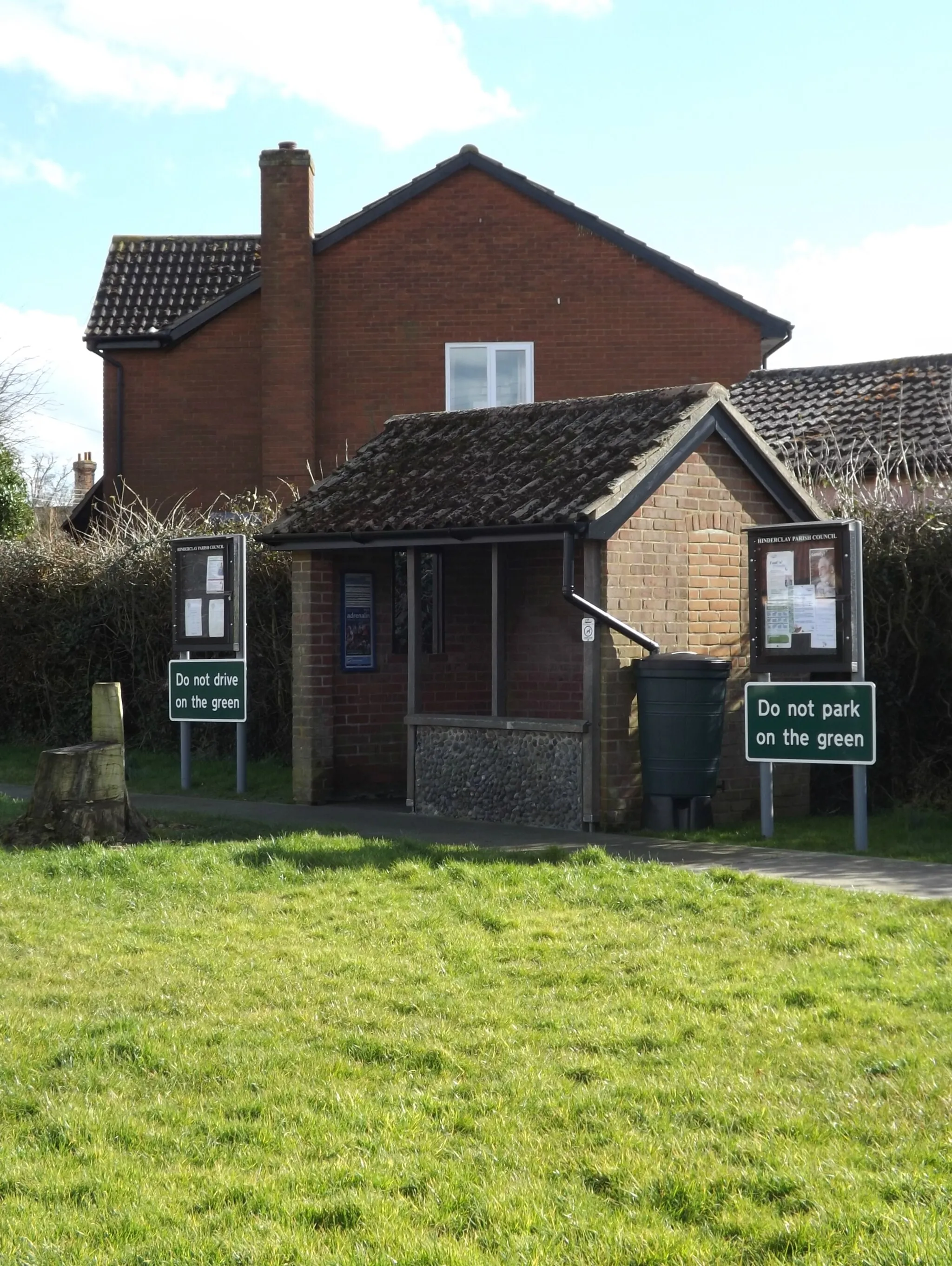 Photo showing: Bus Shelter at Hinderclay