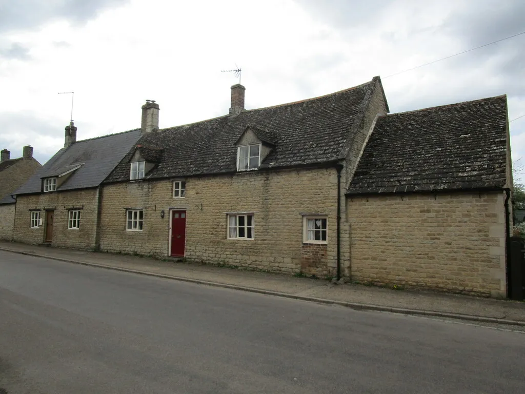 Photo showing: 61 and 63 Station Road, Nassington