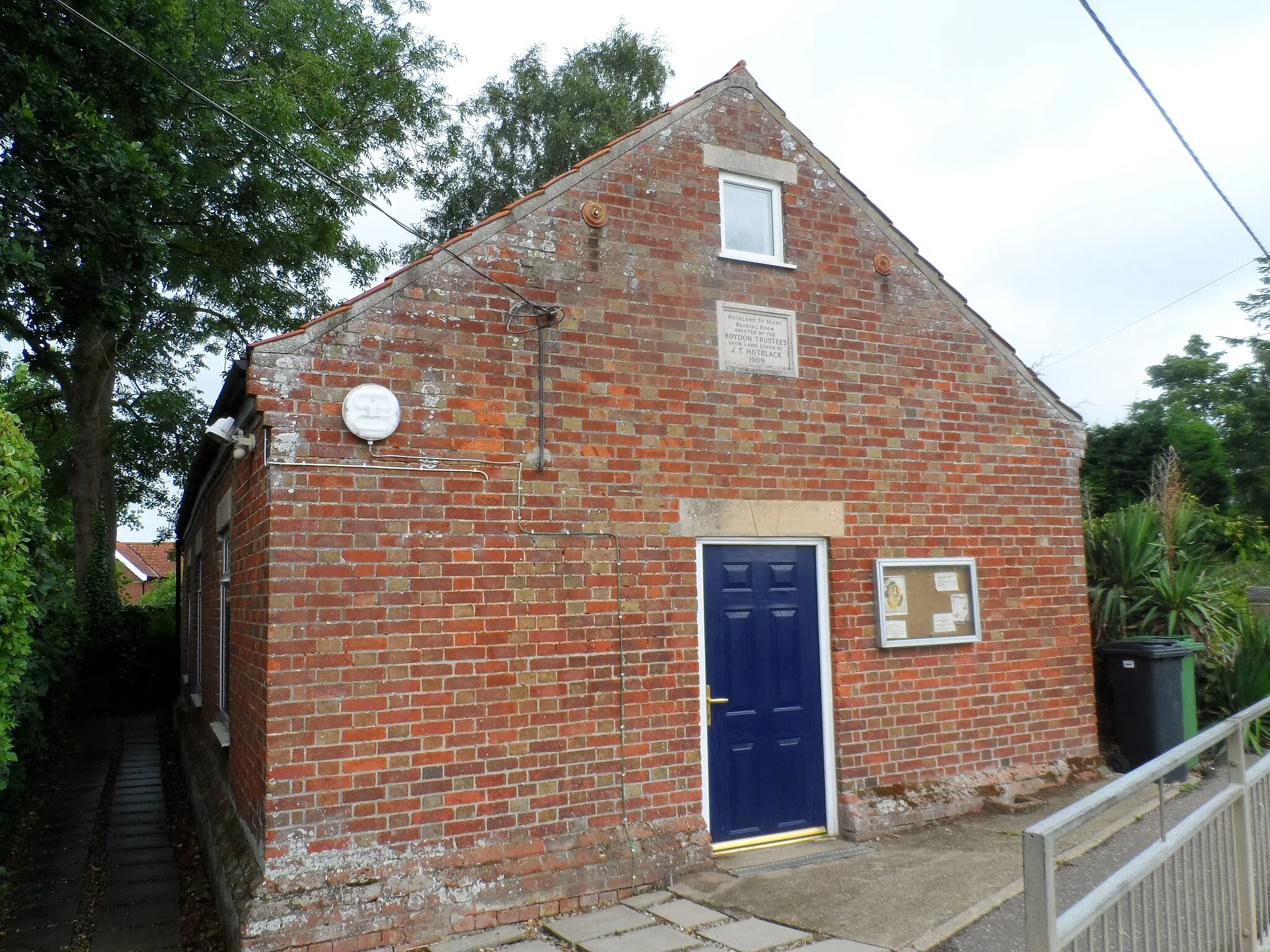 Photo showing: Reading room Rockland St Mary