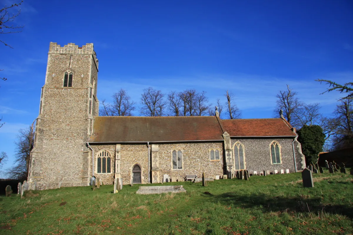 Photo showing: The church from the churchyard