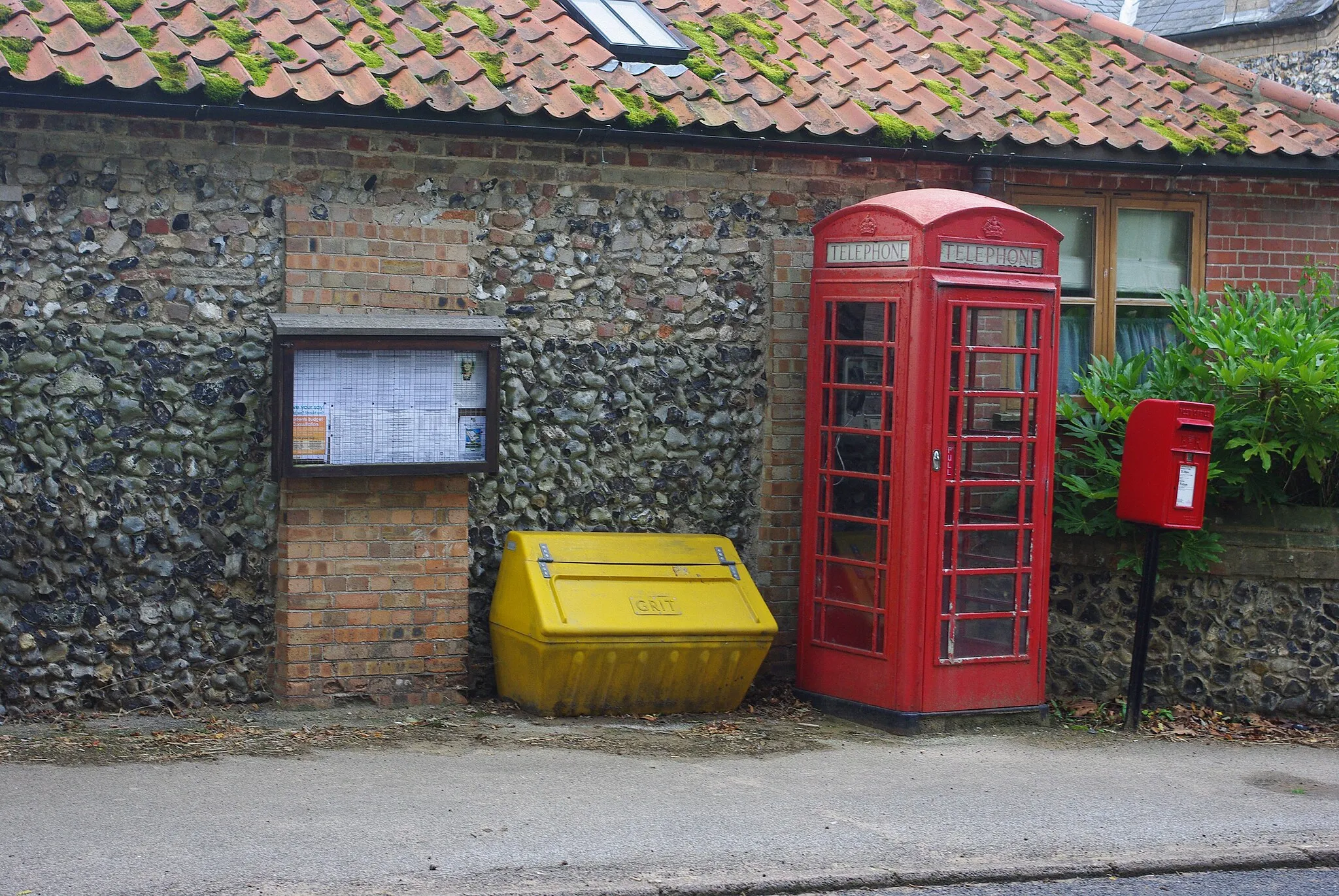 Photo showing: Croxton telephone box