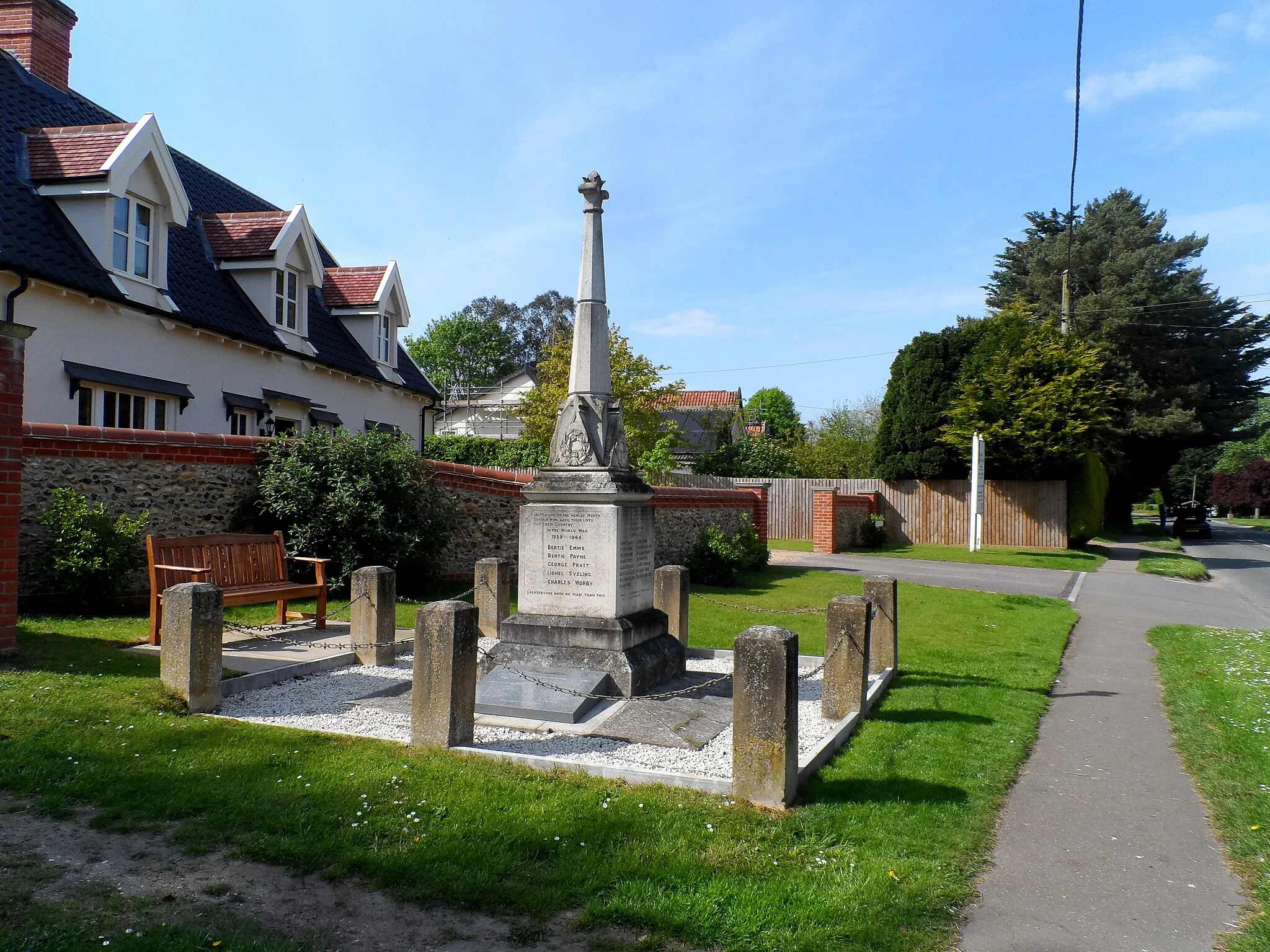 Photo showing: War memorial, North Lopham
