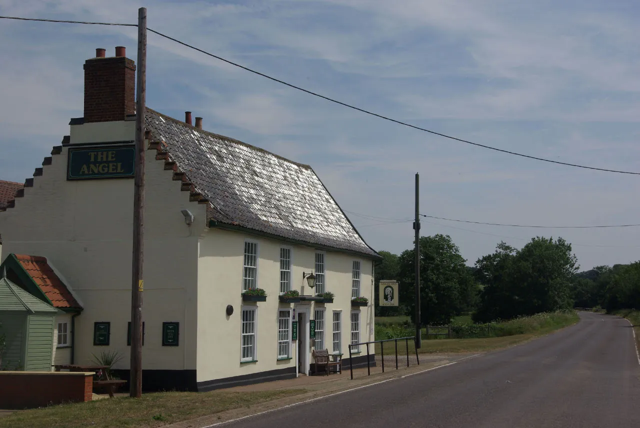 Photo showing: The Angel, Larling