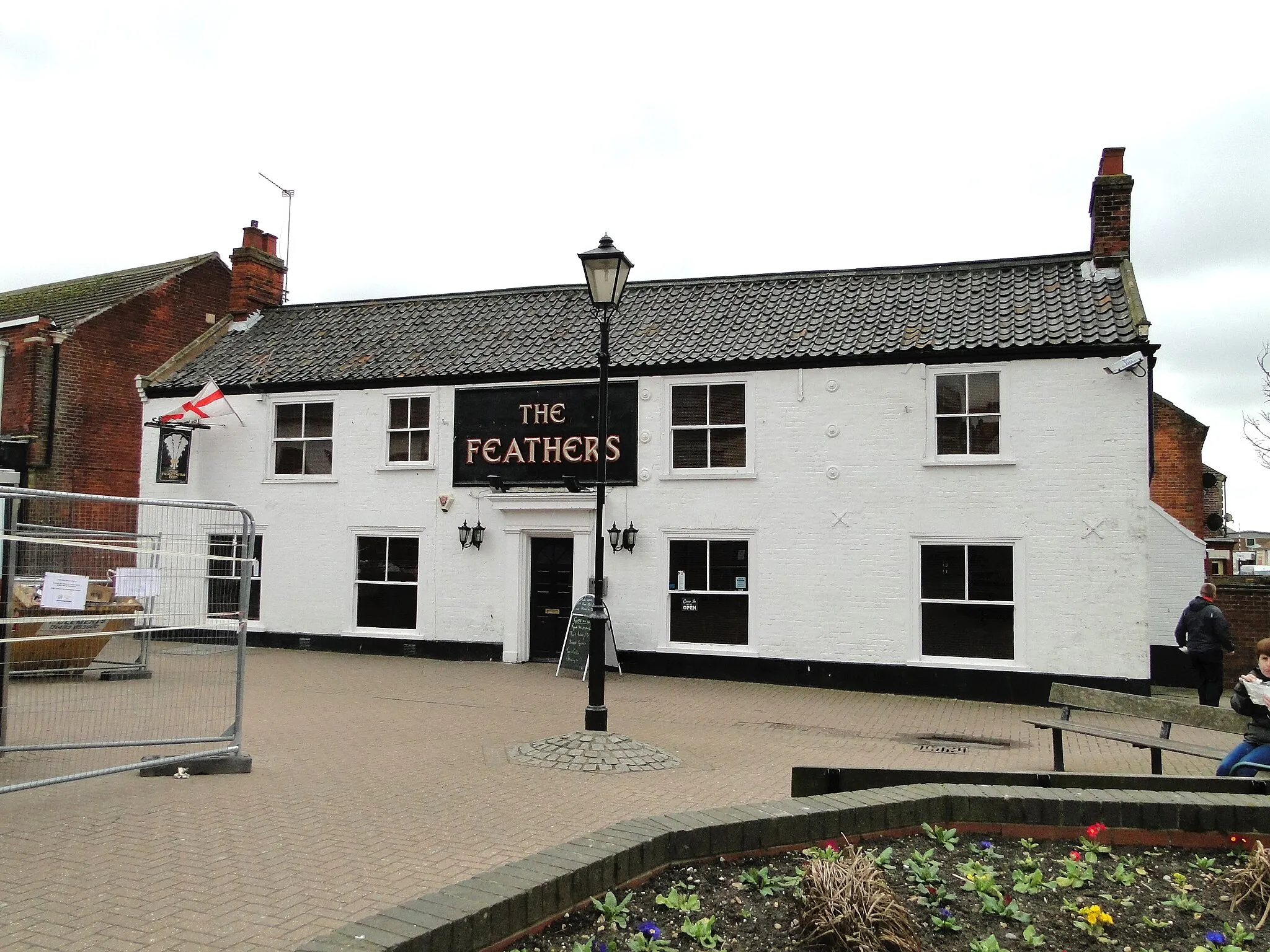 Photo showing: The Feathers in Gorleston High Street