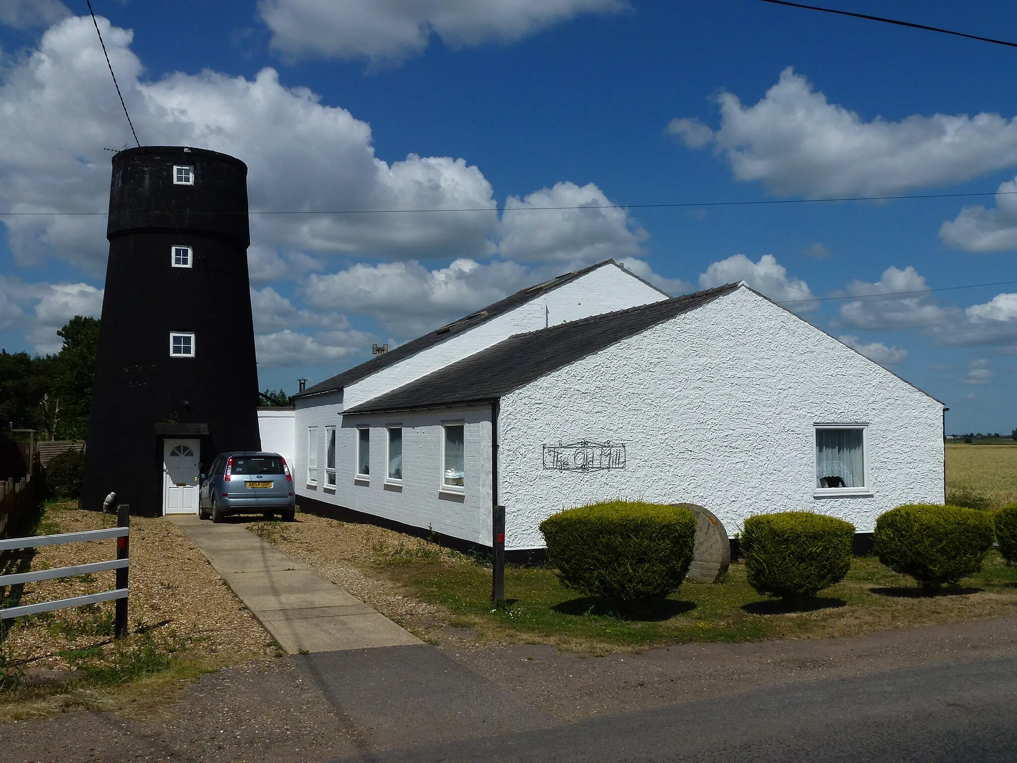 Photo showing: Pymore Mill, Cambridgeshire
