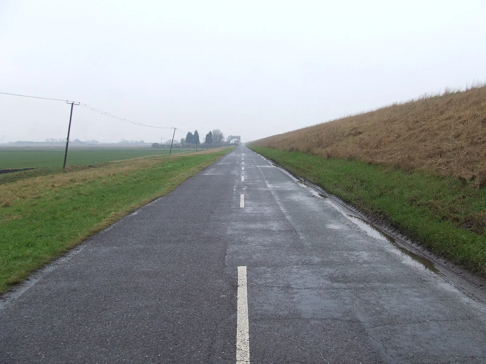 Photo showing: B1411 Looking south west along the B1411 with the Hundred Foot Drain near to Pymoor, Cambridgeshire