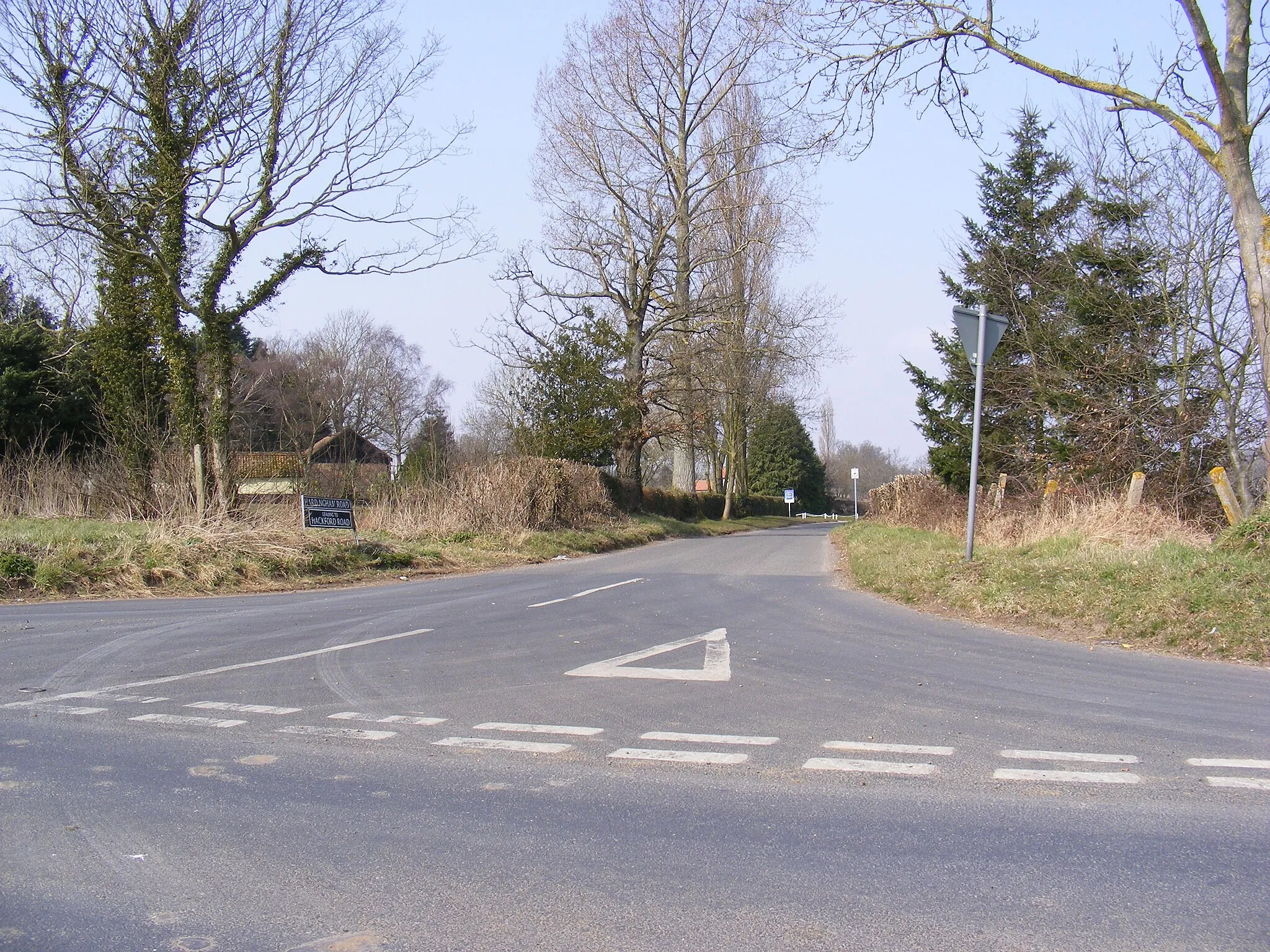 Photo showing: Hardingham Road, Hackford