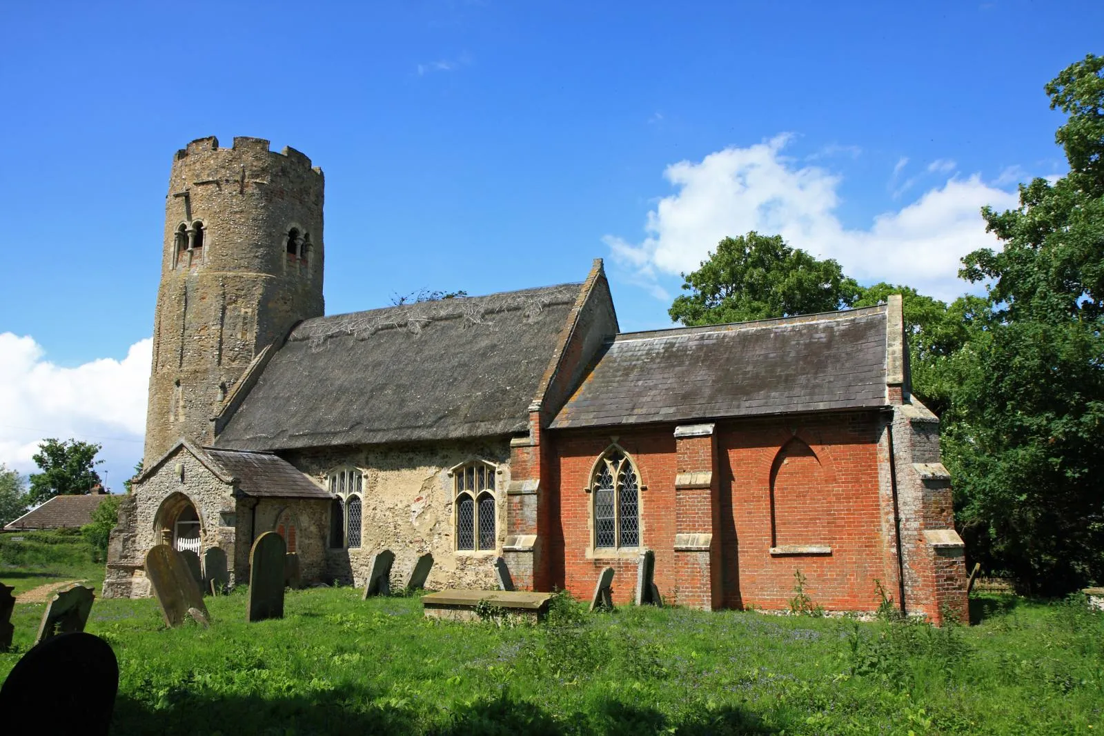 Photo showing: Parish church of St Matthias, Thorpe-next-Haddiscoe, Norfolk, seen from south-southeast