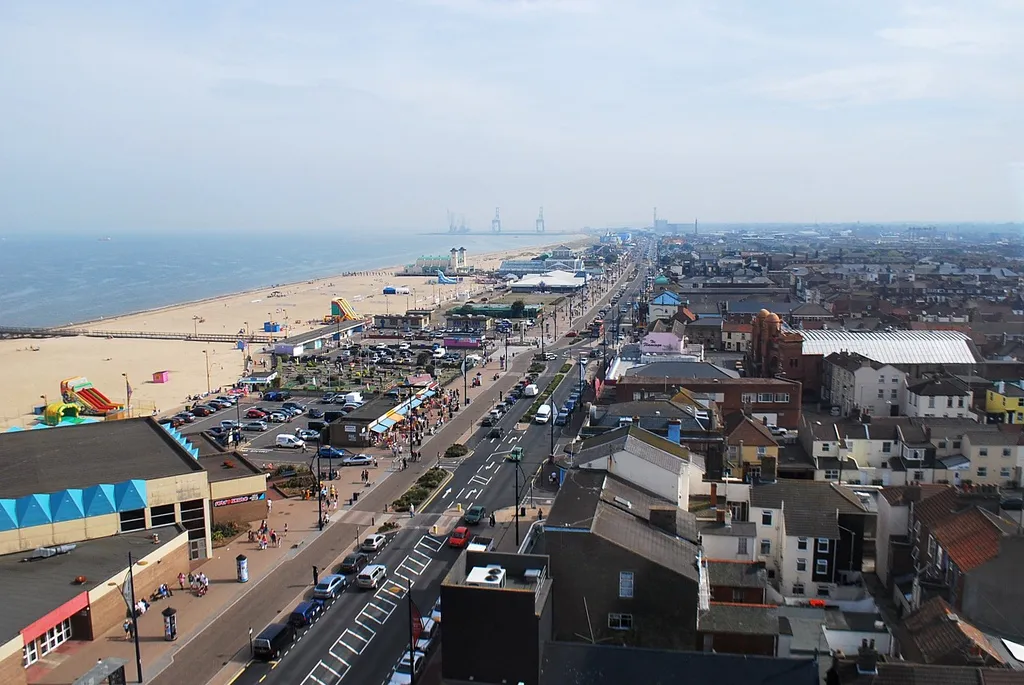 Photo showing: A view of Great Yarmouth's Golden Mile from the top of the Atlantis Tower.