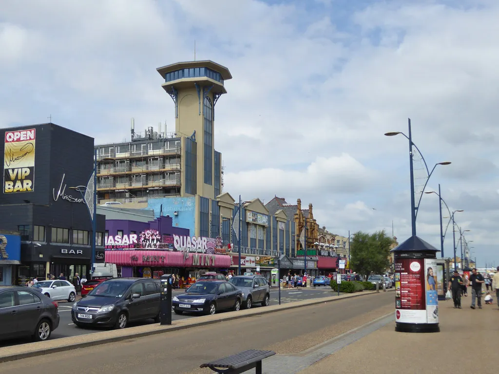 Photo showing: Atlantis tower is located on Marine Parade in the town of Great Yarmouth, Norfolk, United Kingdom.