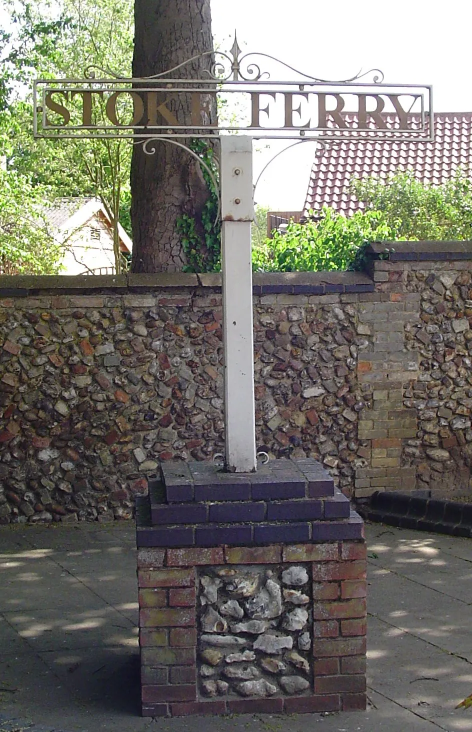 Photo showing: Signpost in Stoke Ferry