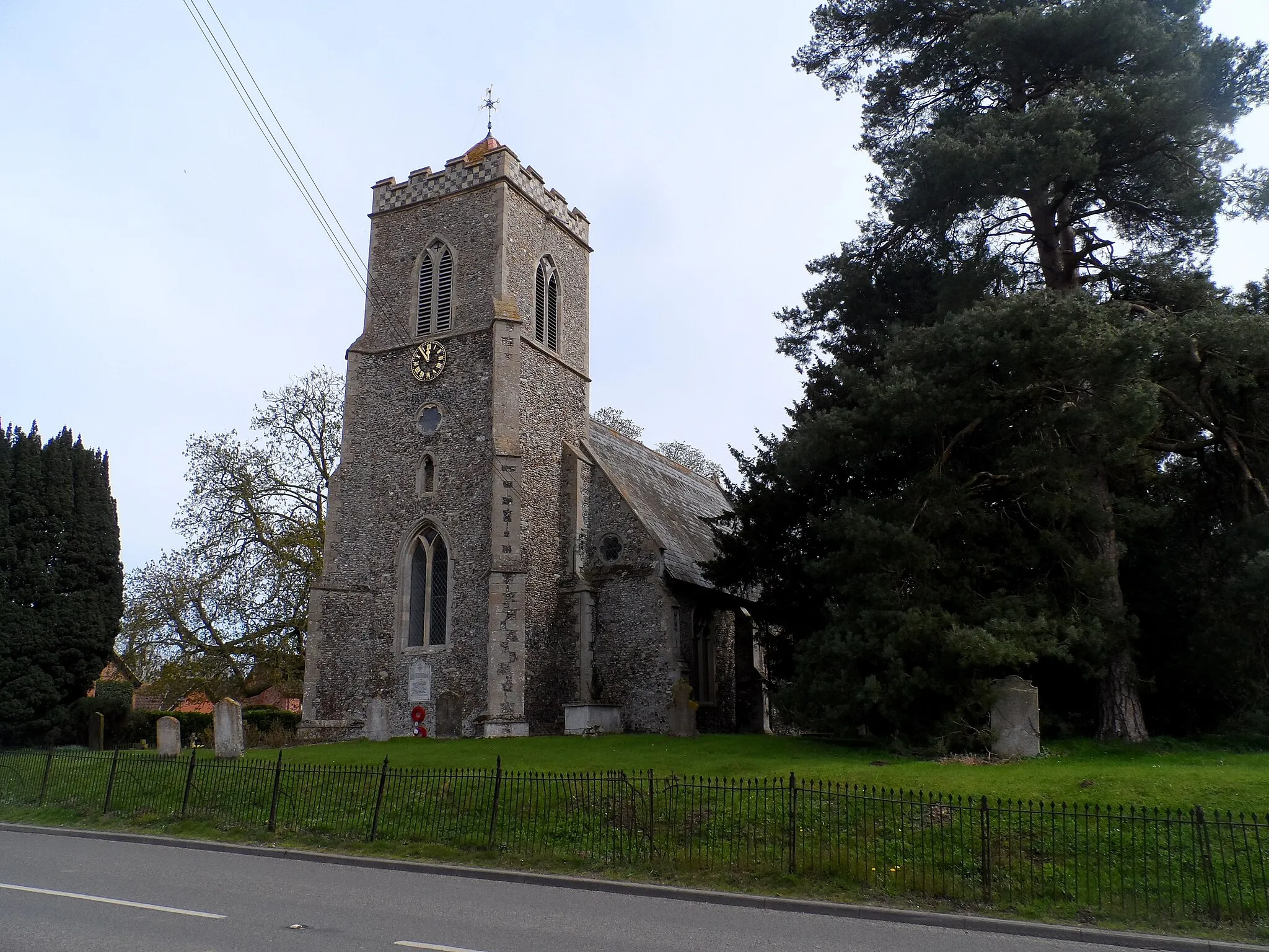 Photo showing: All Saints' church Shelfanger