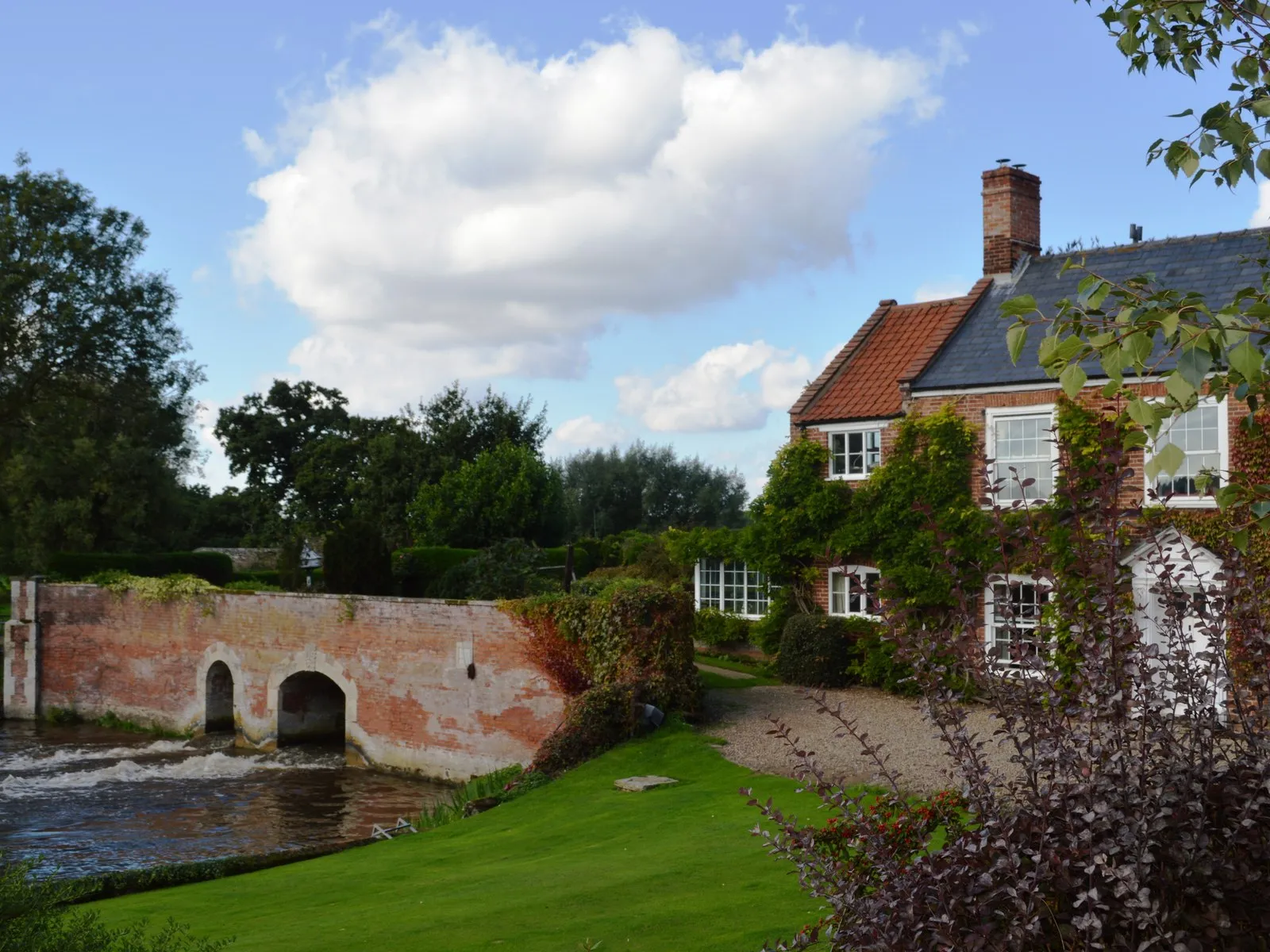 Photo showing: Former mill on the River Bure