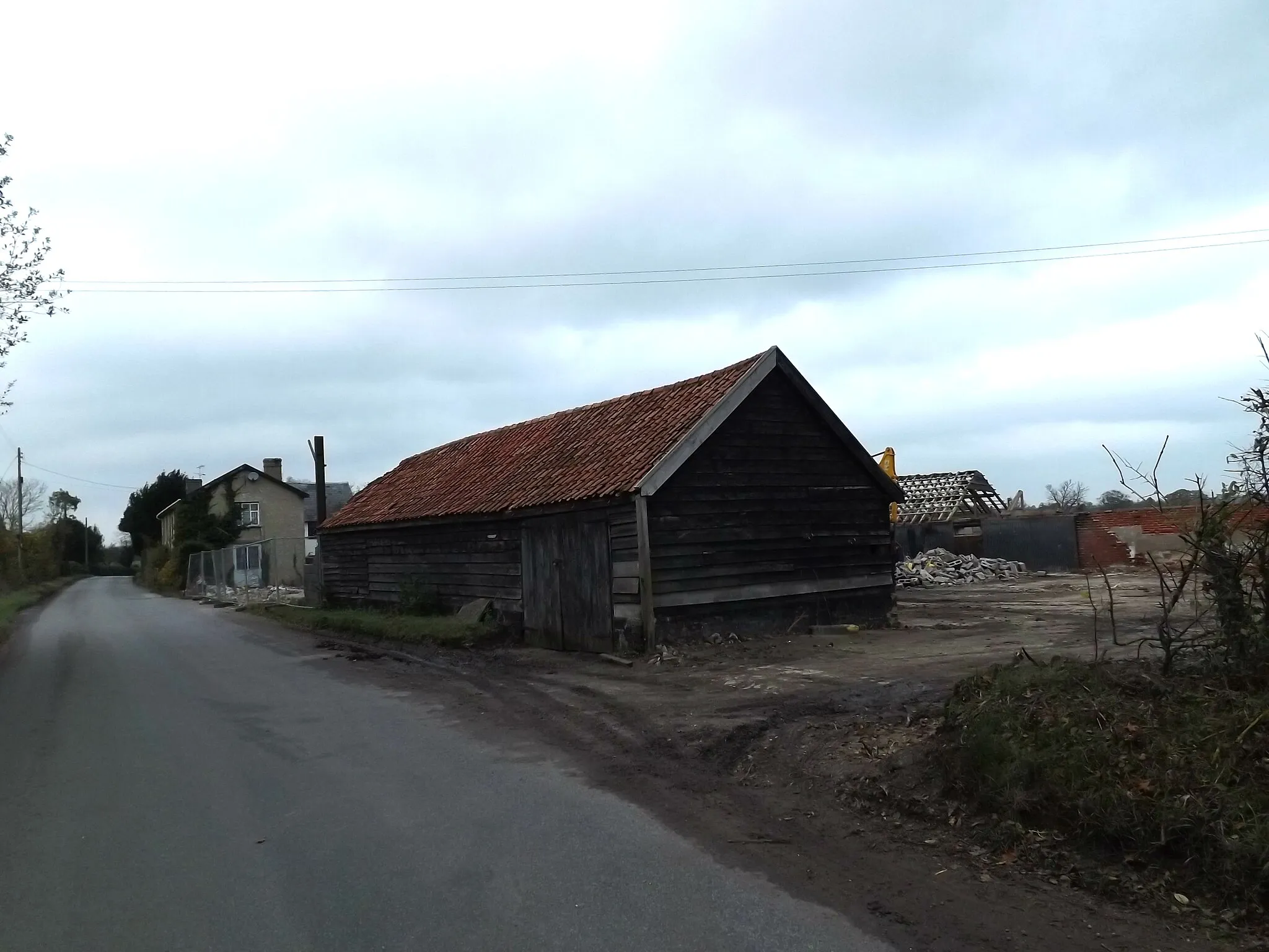 Photo showing: Barn & building site at Whitehouse Farm