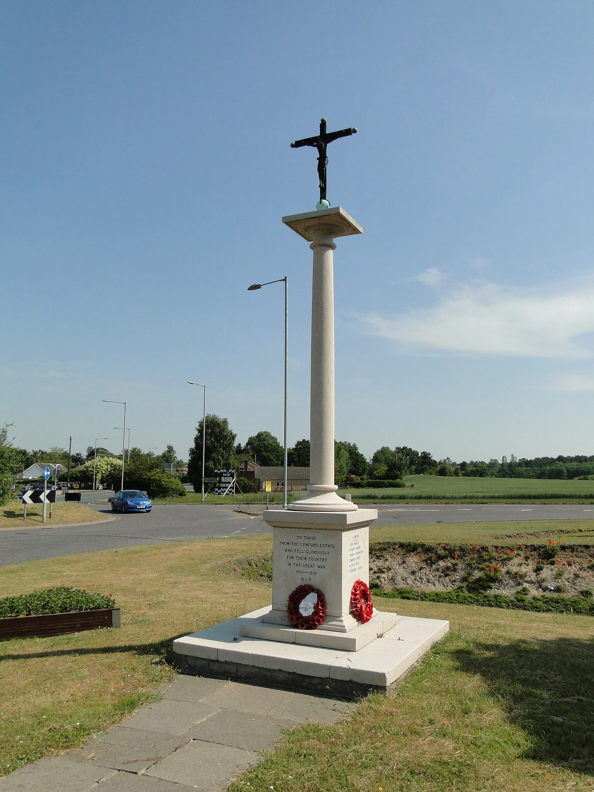 Photo showing: War Memorial at Mundford