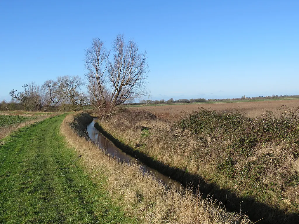 Photo showing: A long view from Grunty Fen Catchwater Drain