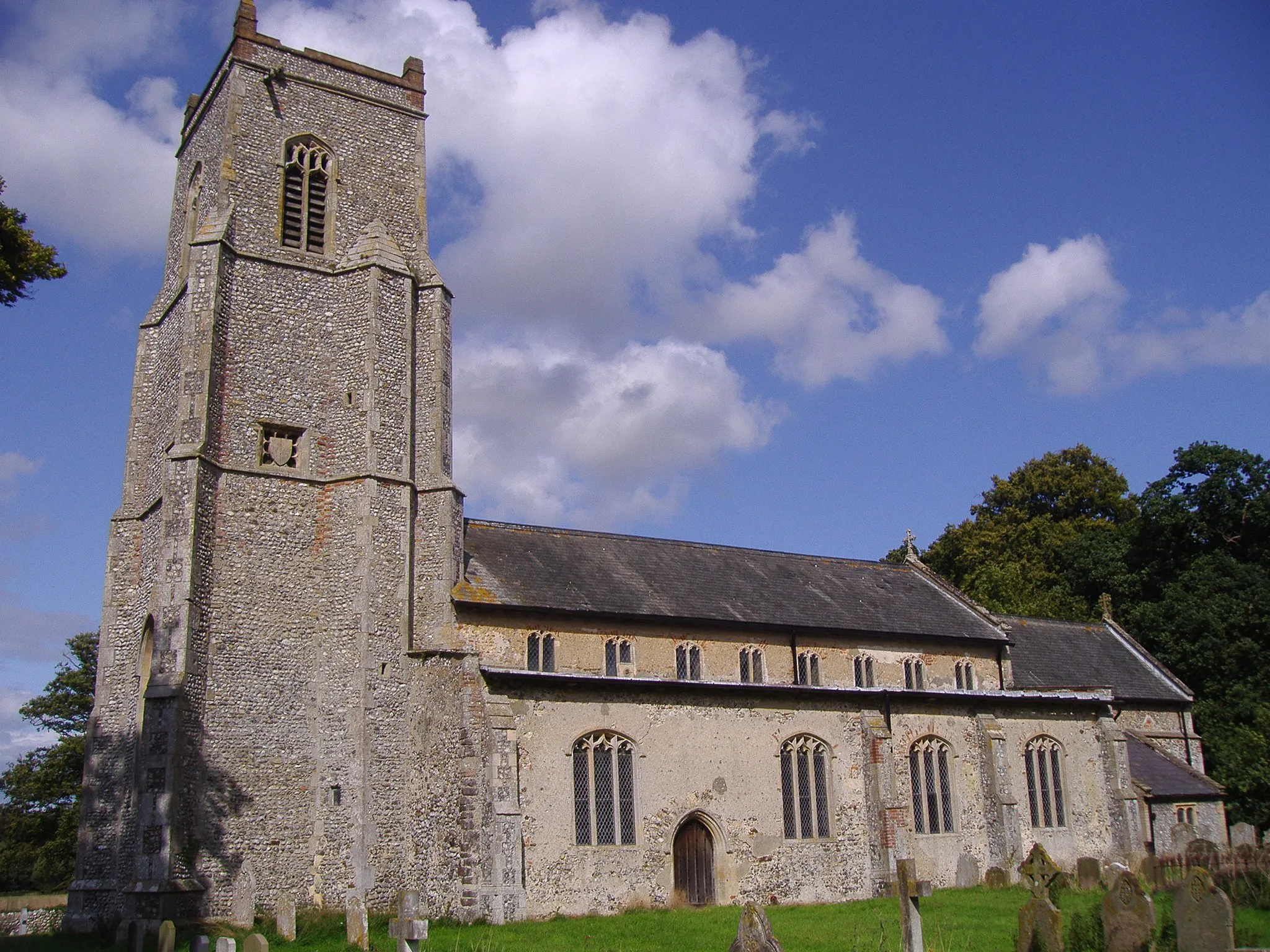 Photo showing: The south facing elevation of Saint Bartholomews Parish Church, Hanworth, Norfolk.