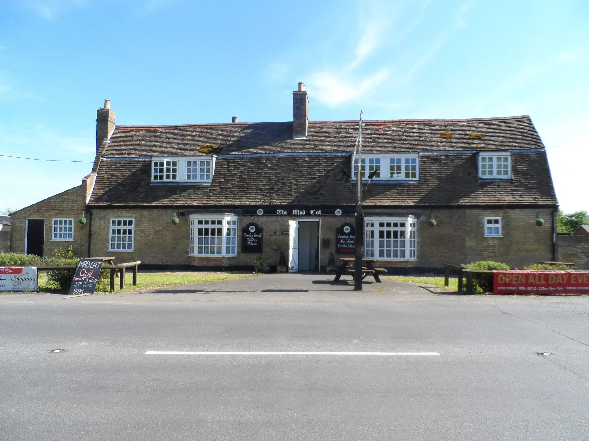 Photo showing: The Mad Cat pub, Pidley