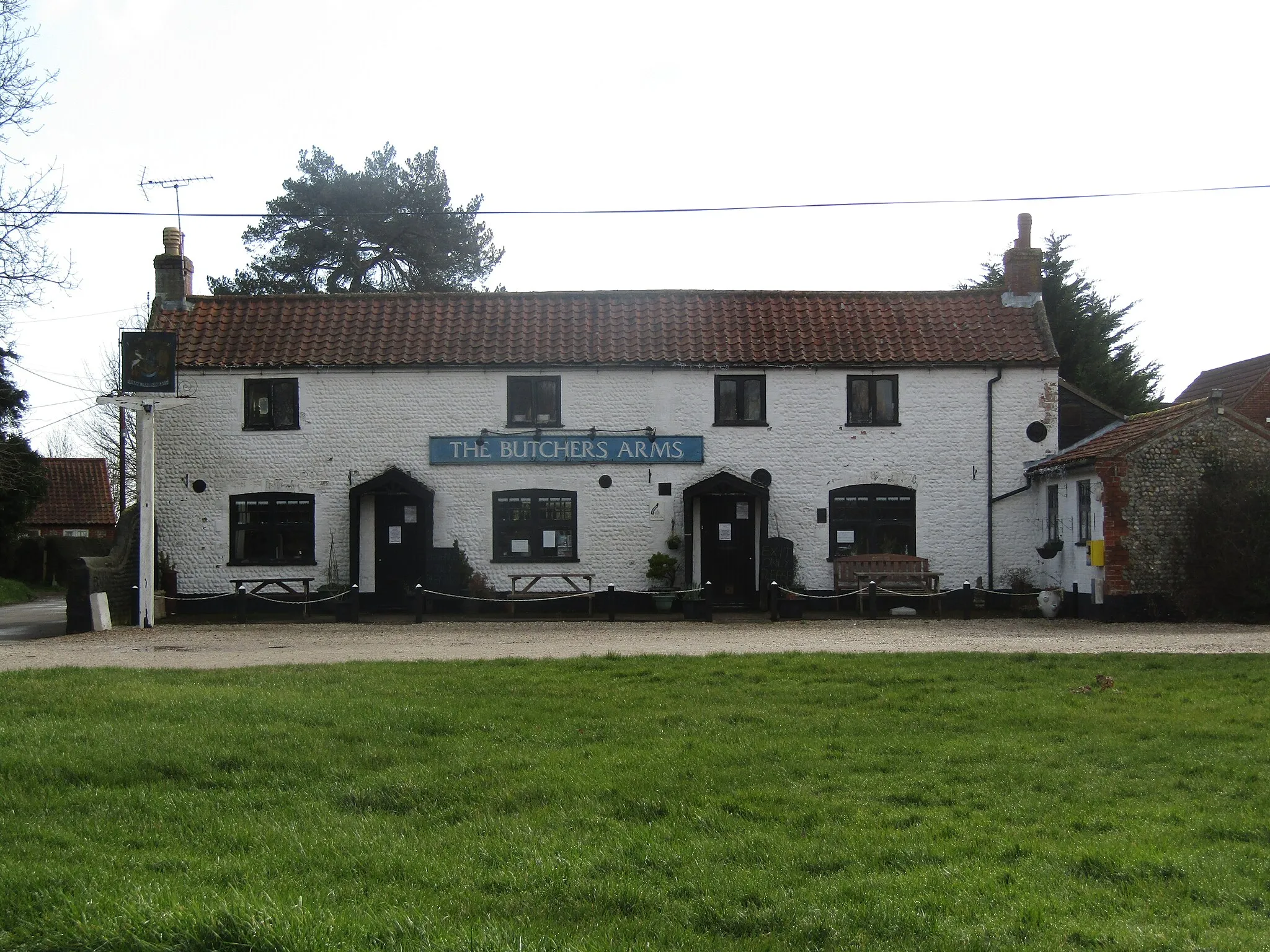 Photo showing: The Butchers Arms public house is located on Oak Lane in the village East Ruston, Norfolk, England.