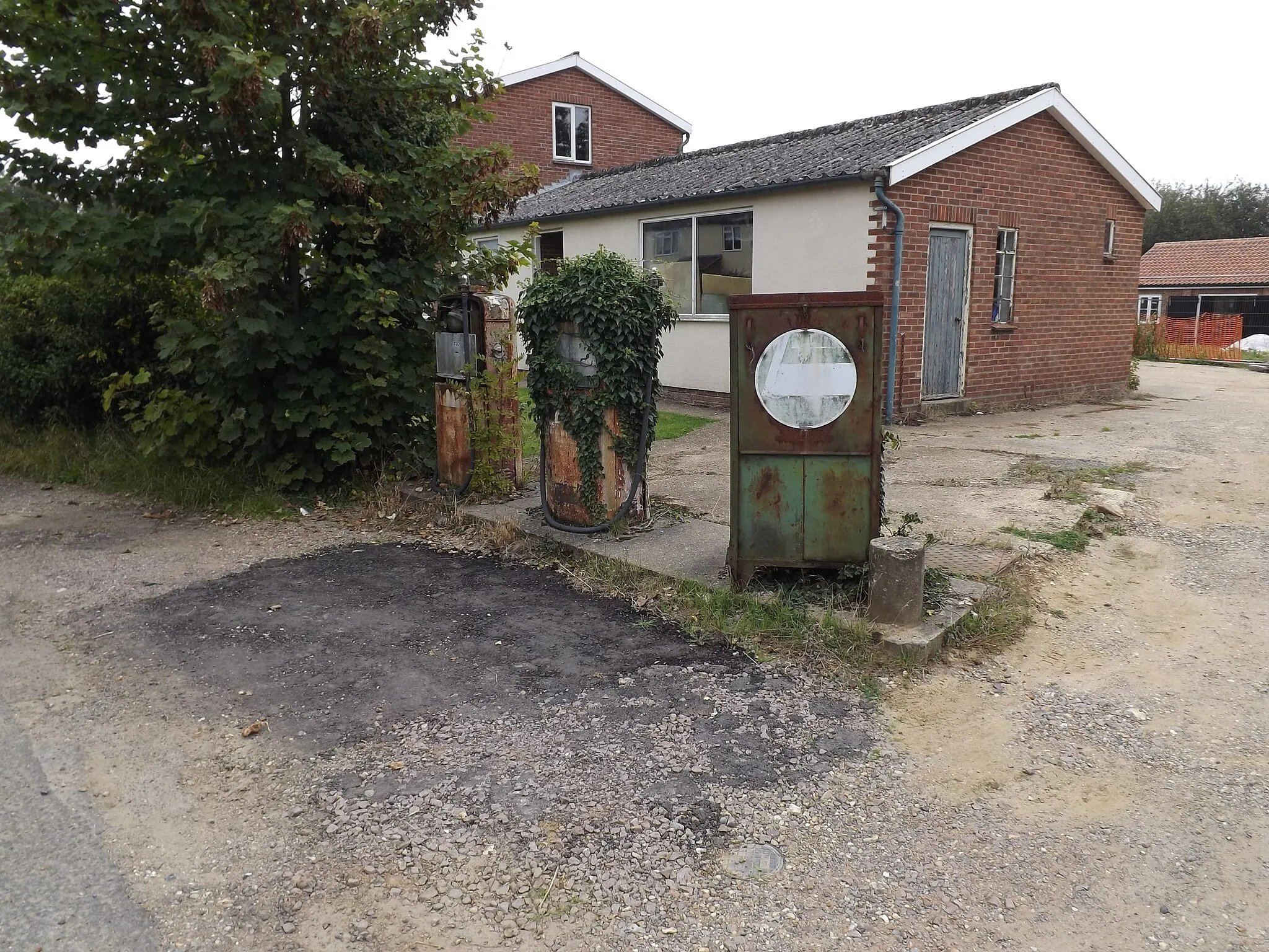 Photo showing: Old Petrol Pumps on Seething Street