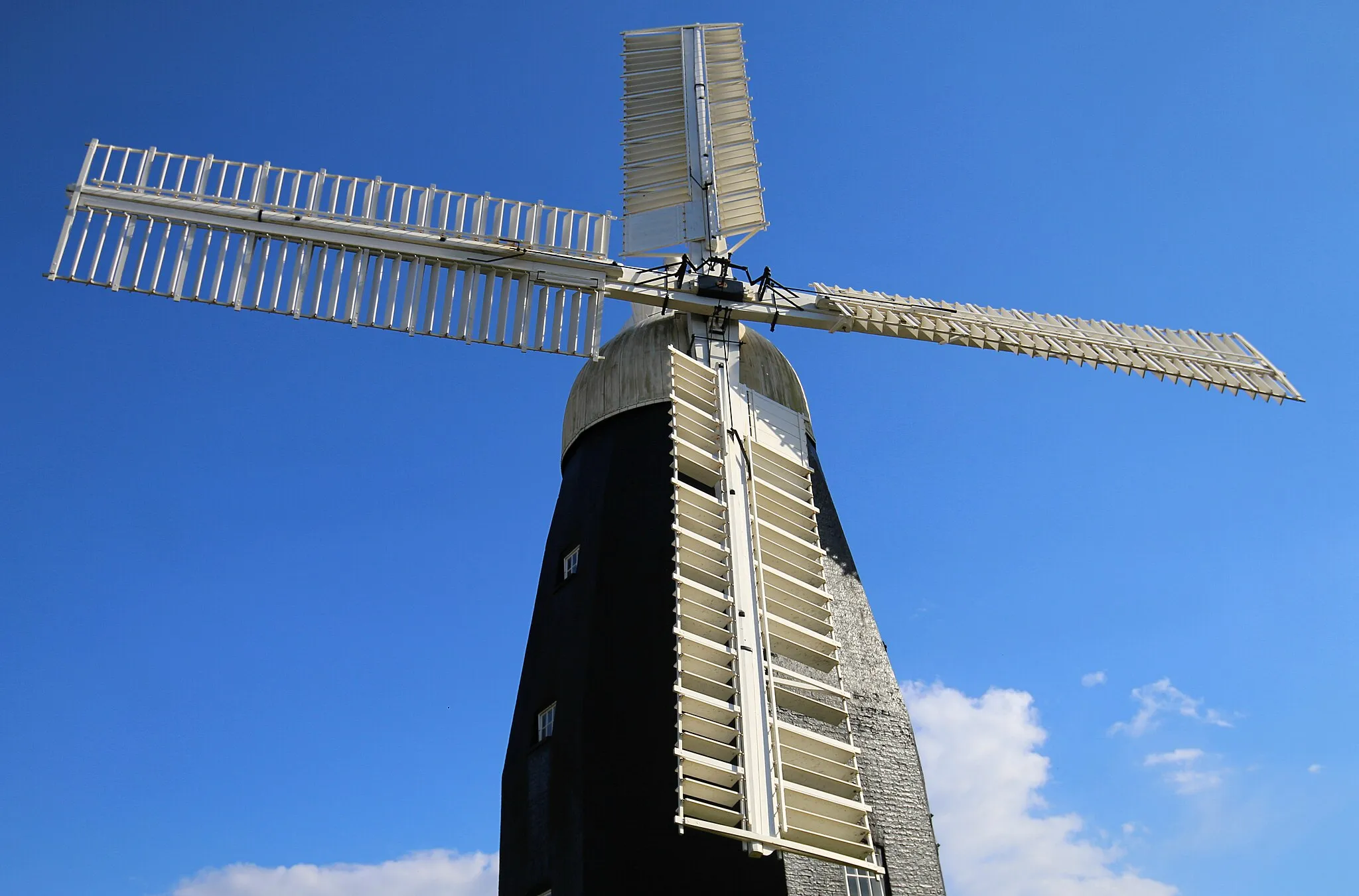 Photo showing: Downfields Windmill