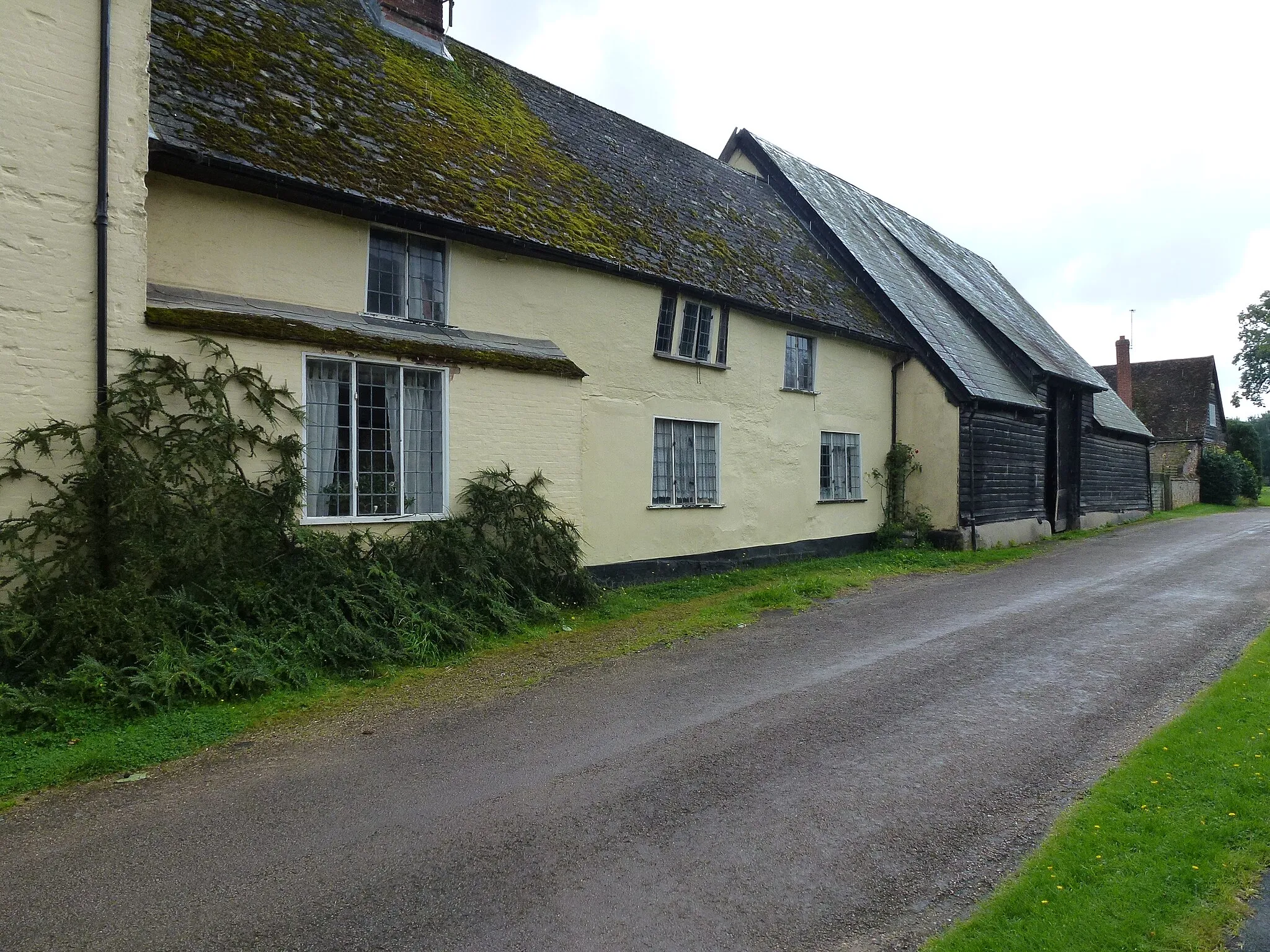 Photo showing: Church Farmhouse and Tithe Barn, Snailwell
