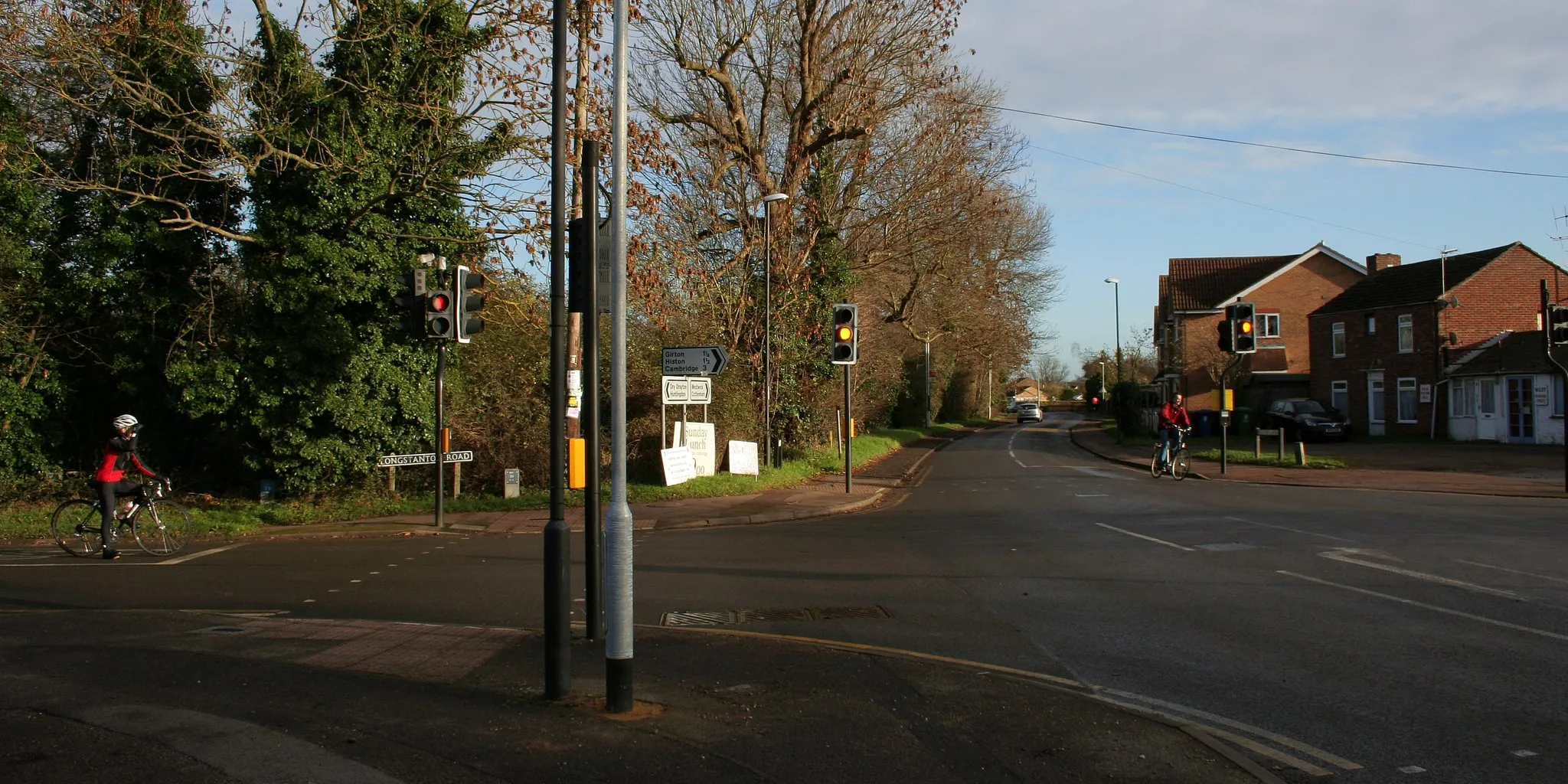 Photo showing: Oakington high street in December 2013.