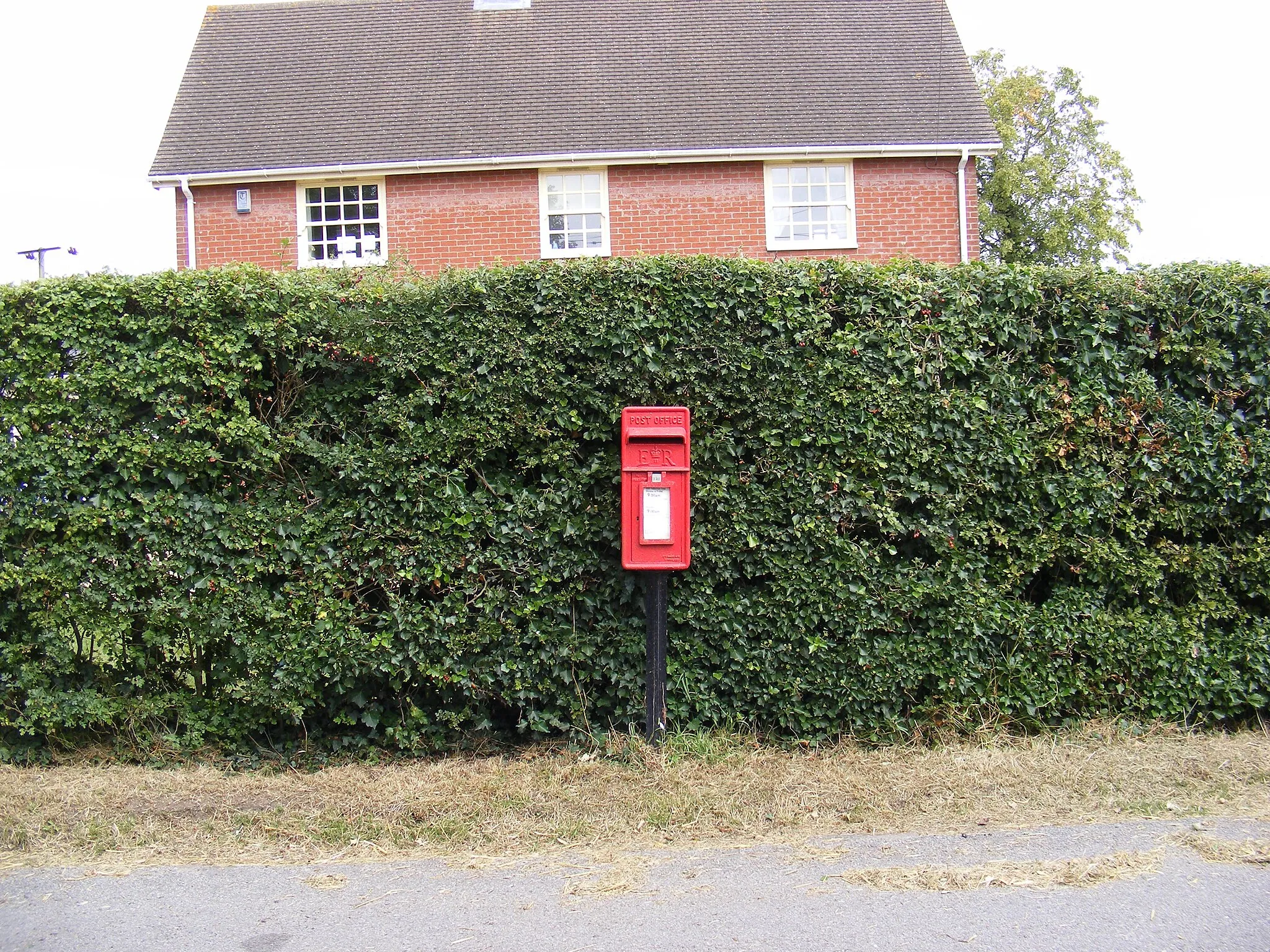 Photo showing: Bell Green Postbox