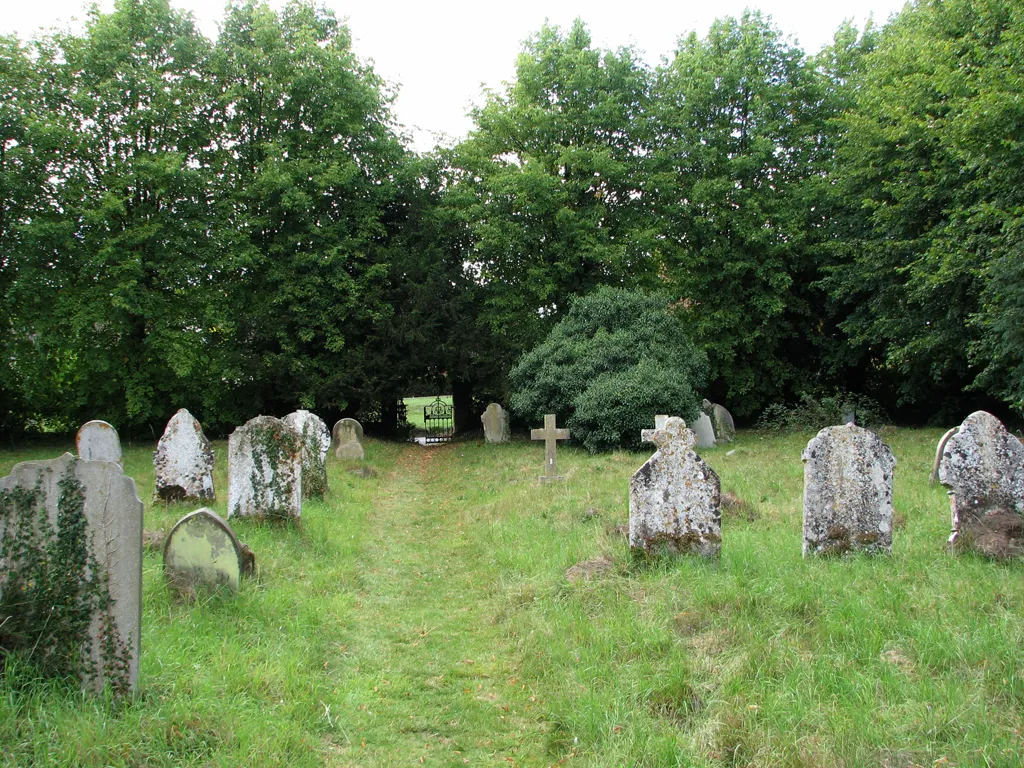 Photo showing: Ashdon churchyard