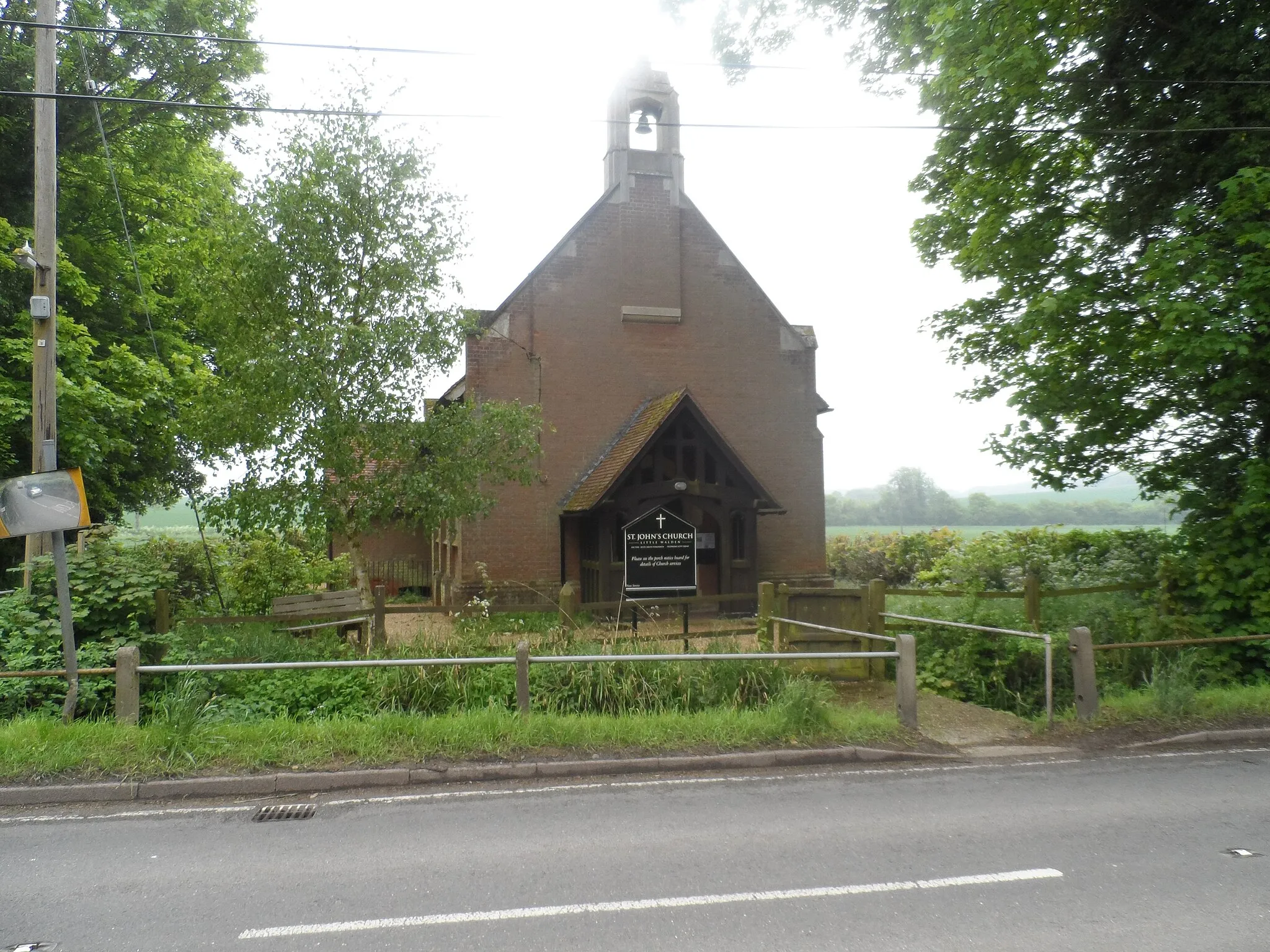 Photo showing: St John's church, Little Walden