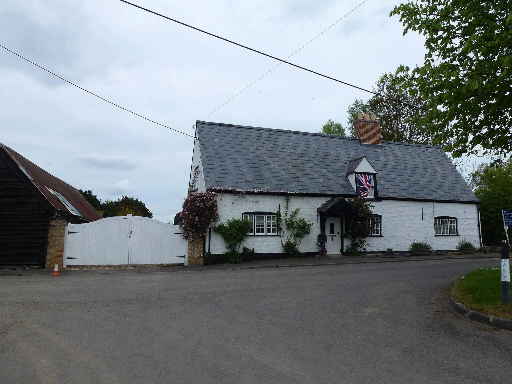 Photo showing: Cottage in the centre of Barway, Cambridgeshire