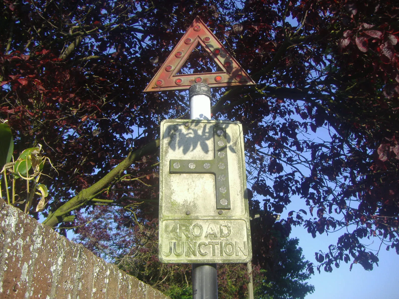 Photo showing: Pre-Worboys road junction sign, Brewery Road, Pampisford