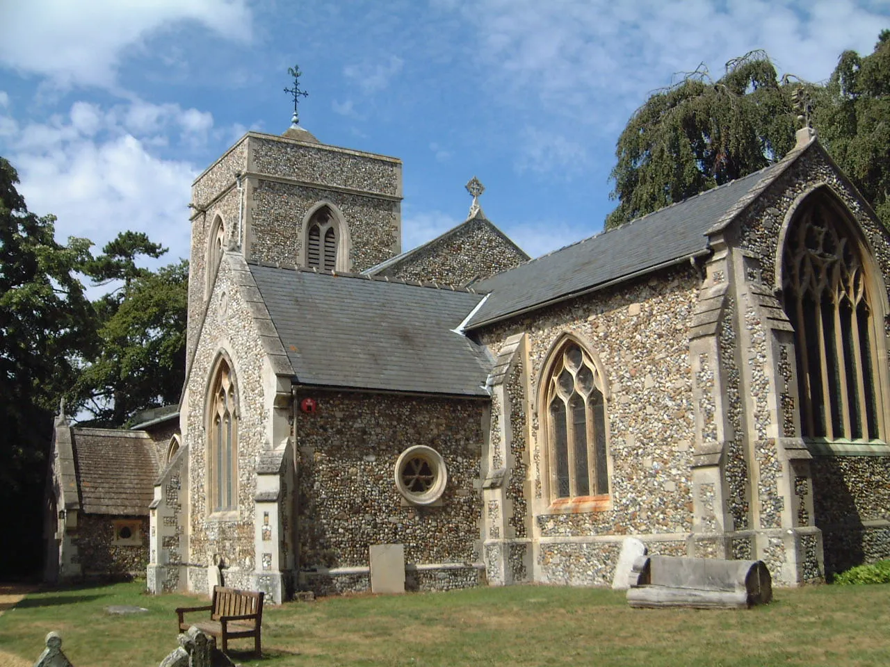 Photo showing: Photograph of Hildersham Church, from the south east