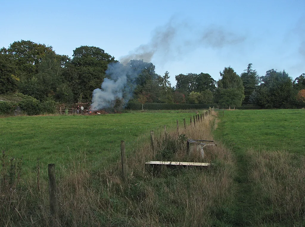Photo showing: Little Abington: footpath and bonfire