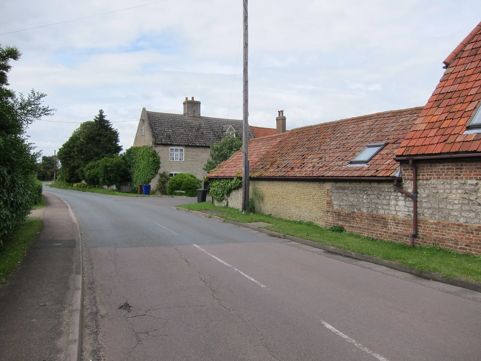 Photo showing: The Street, Holywell Row