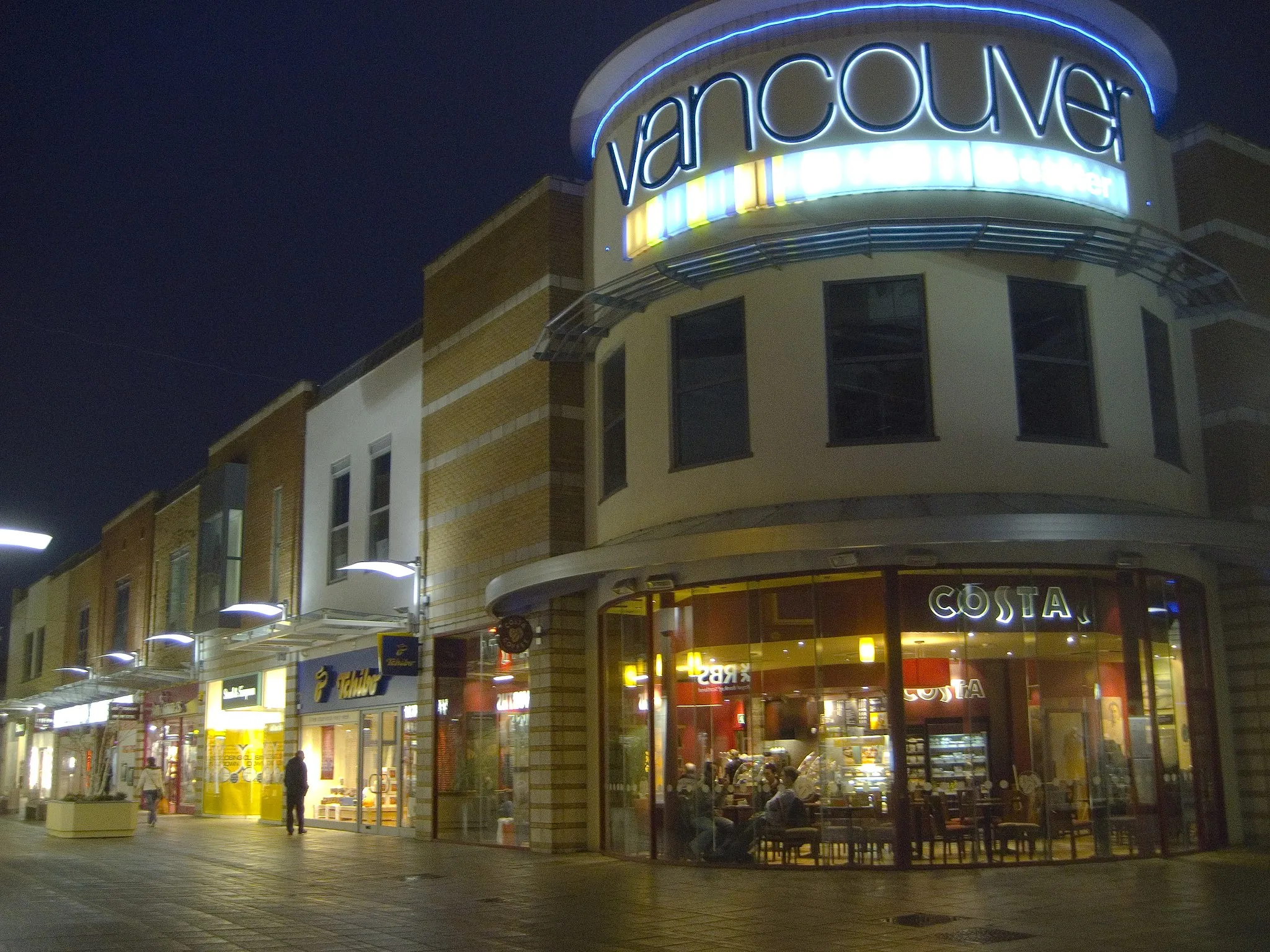 Photo showing: Entrance to the Vancouver Quarter Shopping Centre, King's Lynn