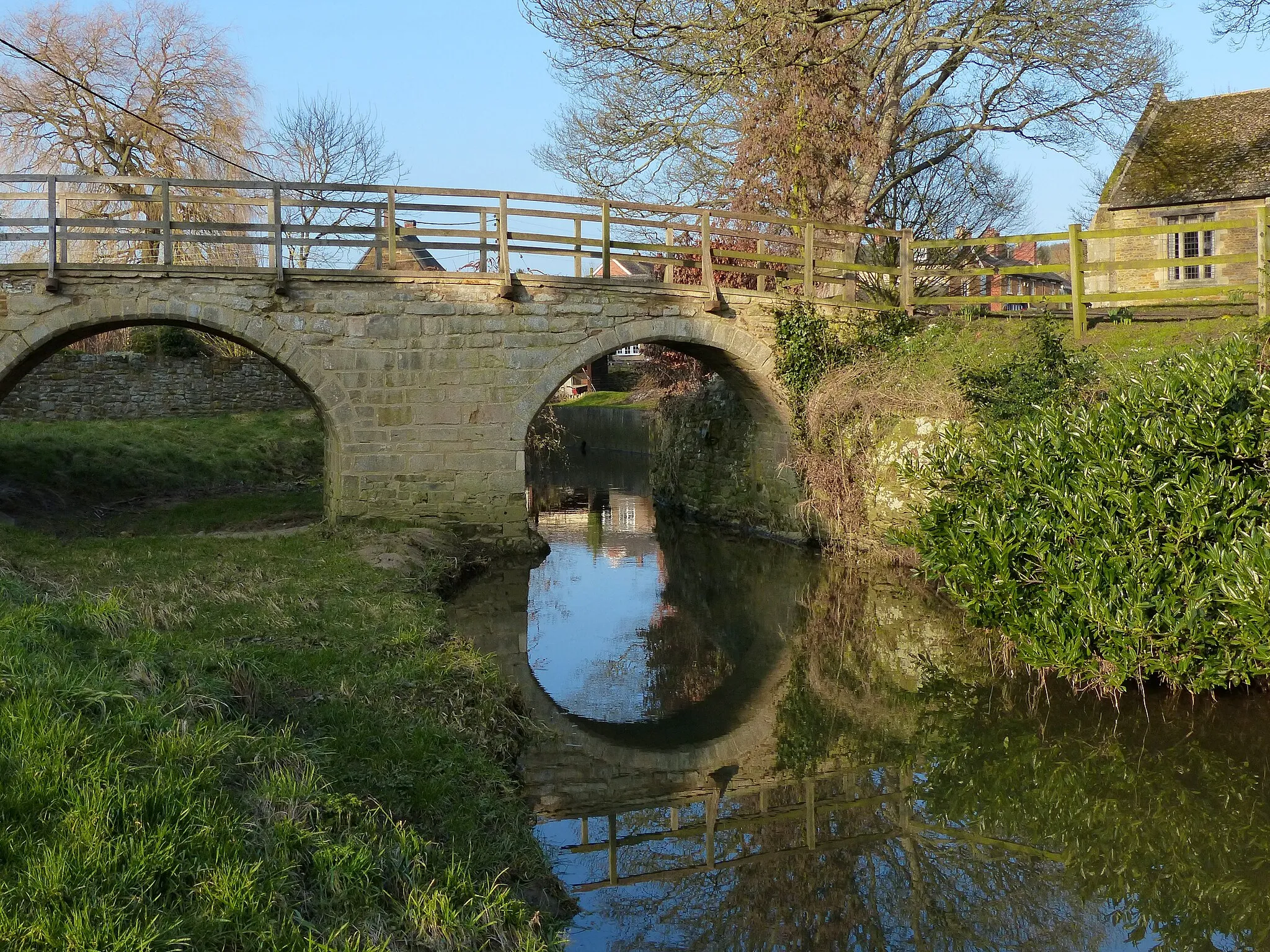 Photo showing: Medbourne Packhorse Bridge