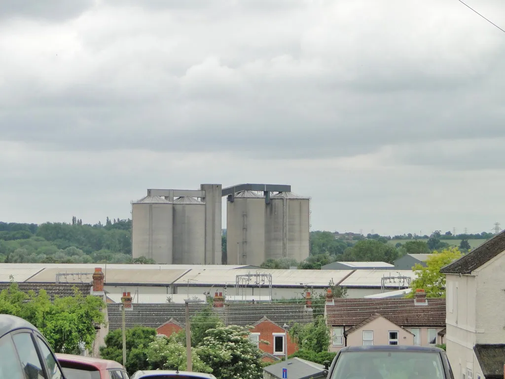 Photo showing: Over the rooftops towards the sugar beet factory