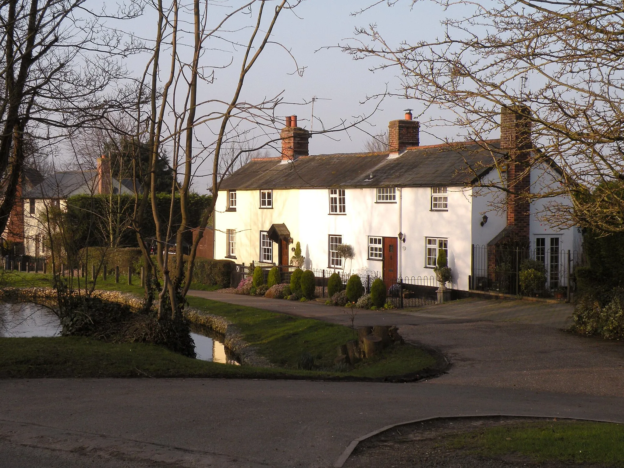 Photo showing: Cottages in the village of Risby