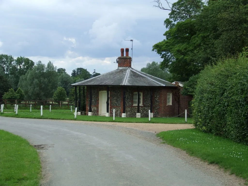 Photo showing: Gate House