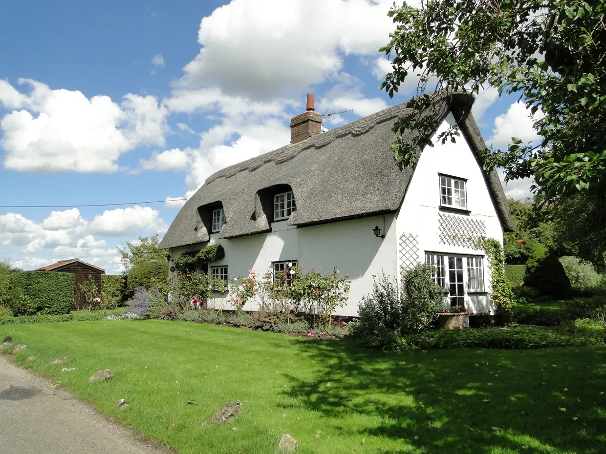 Photo showing: A Suffolk thatched cottage