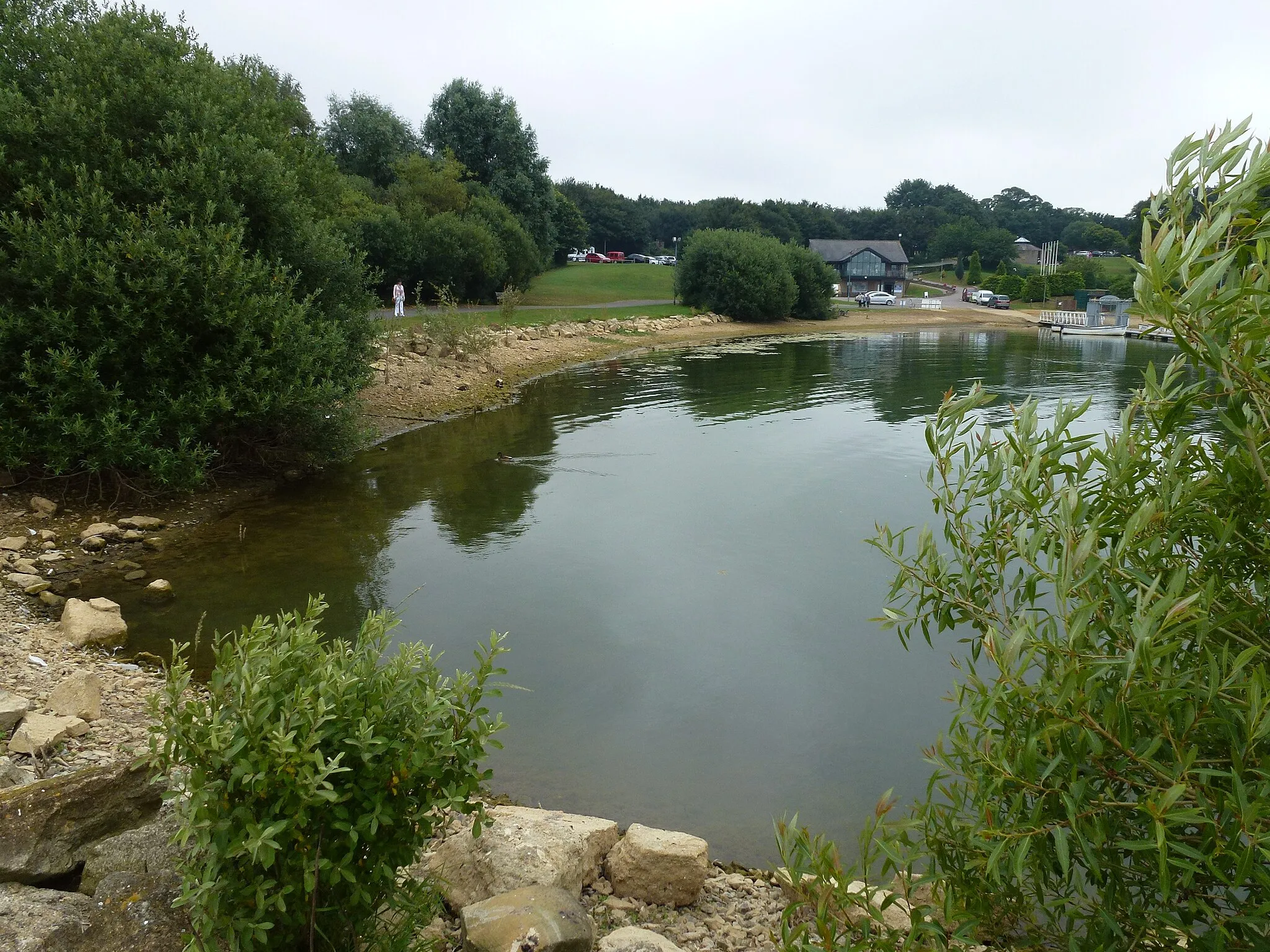 Photo showing: A quiet cove at Rutland Water