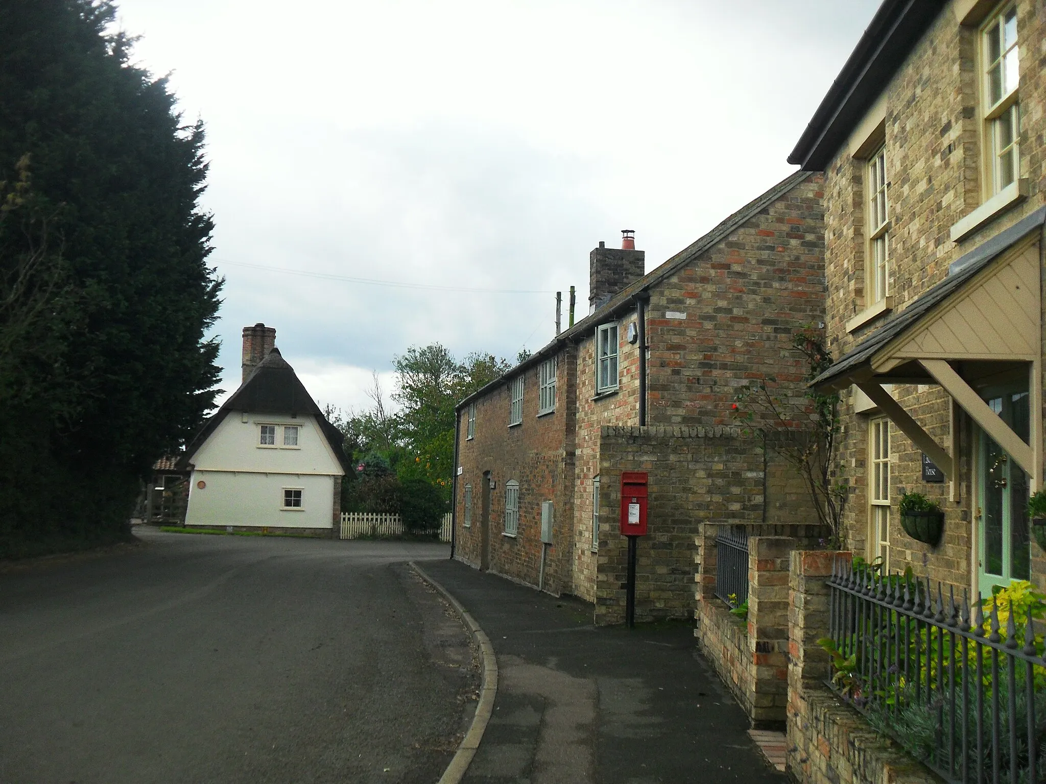 Photo showing: Wardy Hill, Main Street