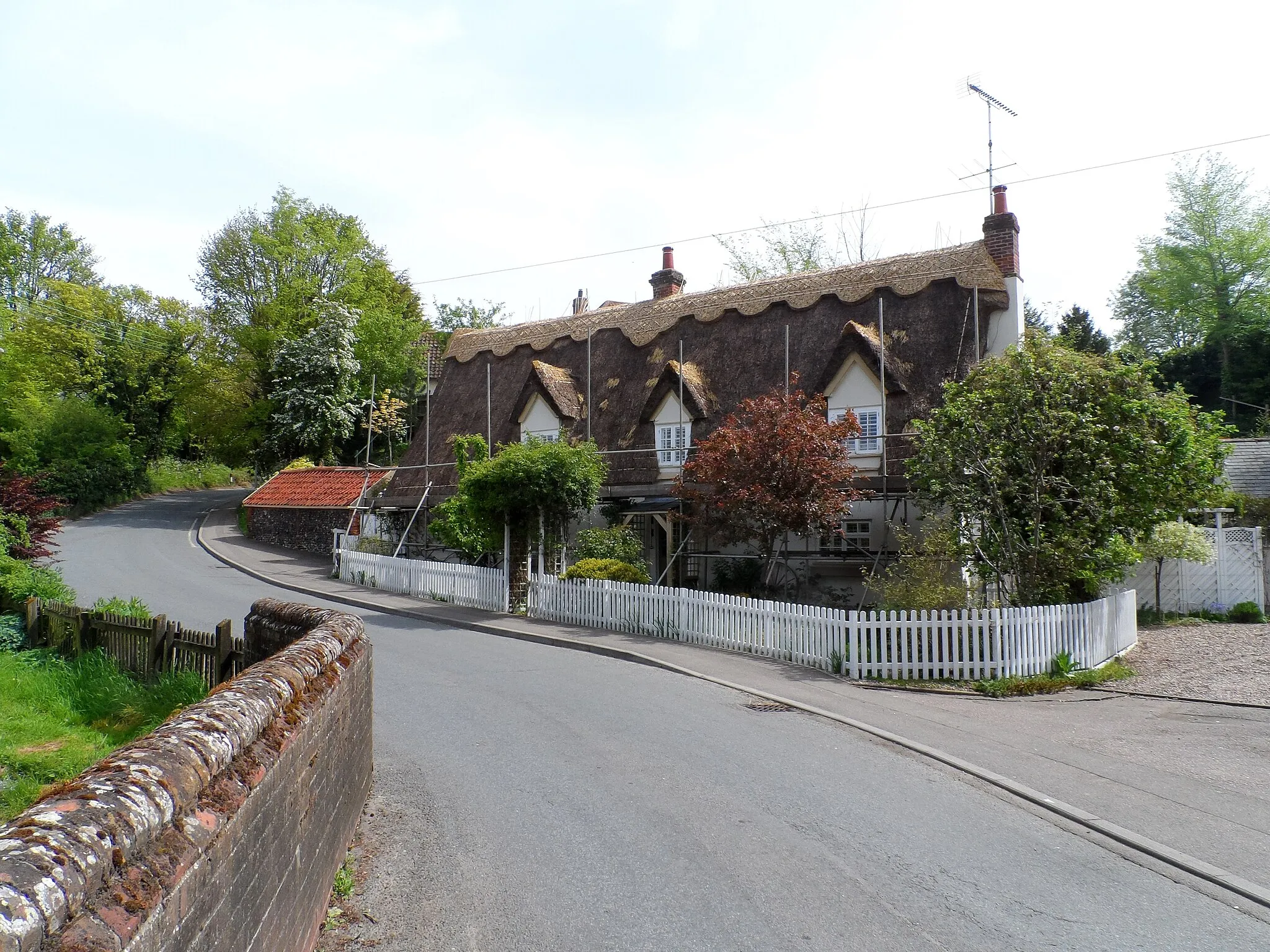 Photo showing: Cottages at the end of Bridge Street, Kedington
