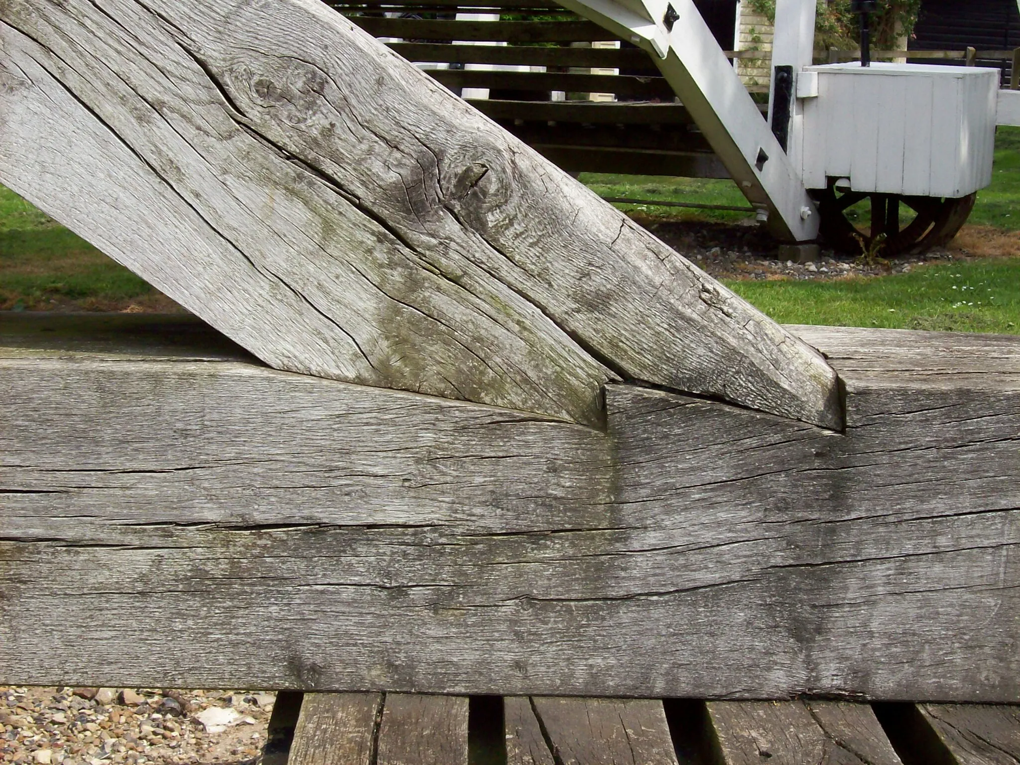 Photo showing: The junction of a crosstree and quarterbar, Great Chishill windmill.