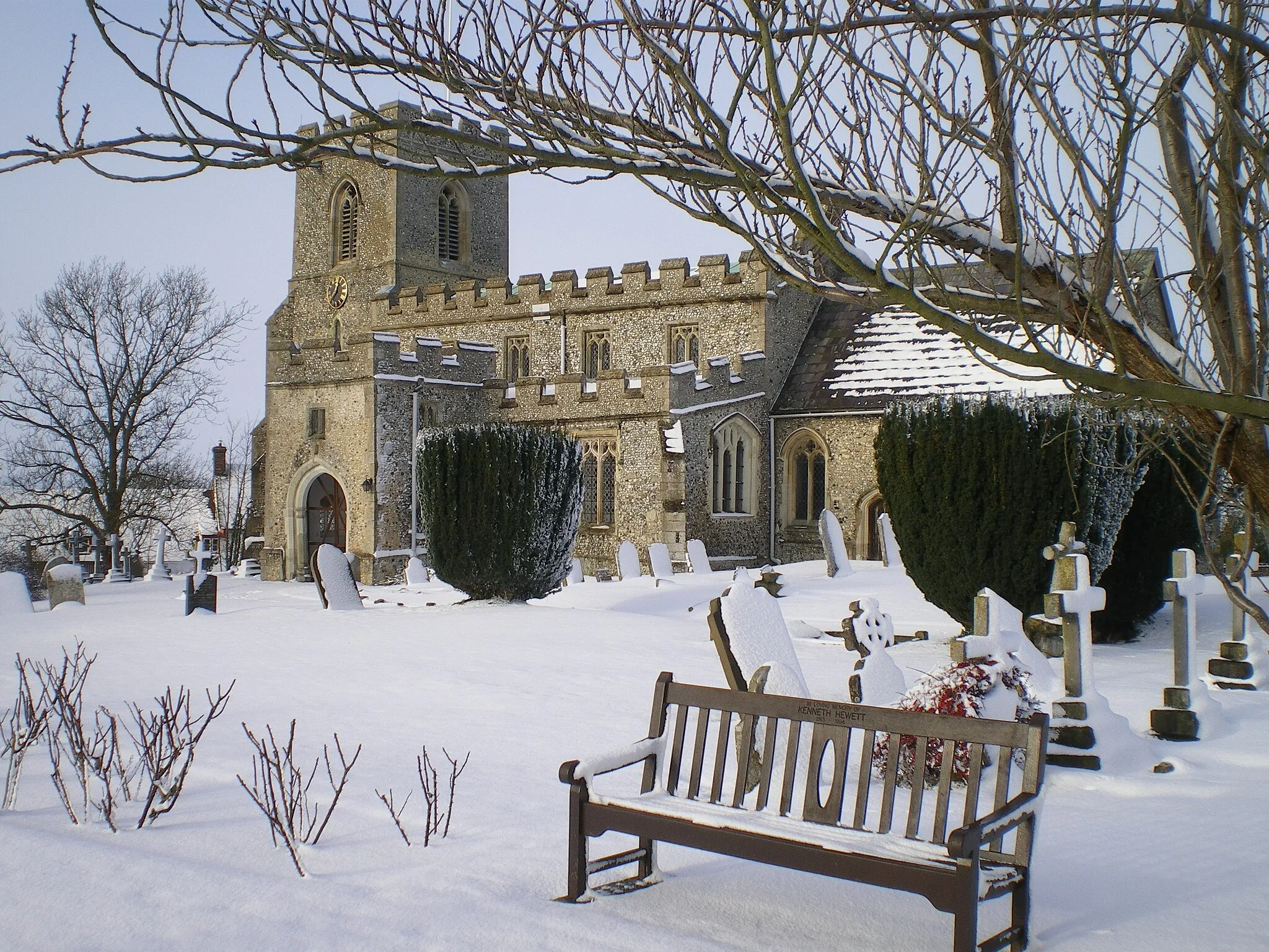Photo showing: St Swithun's parish church, Great Chishill, Cambridgeshire, seen from the southeast in snow
