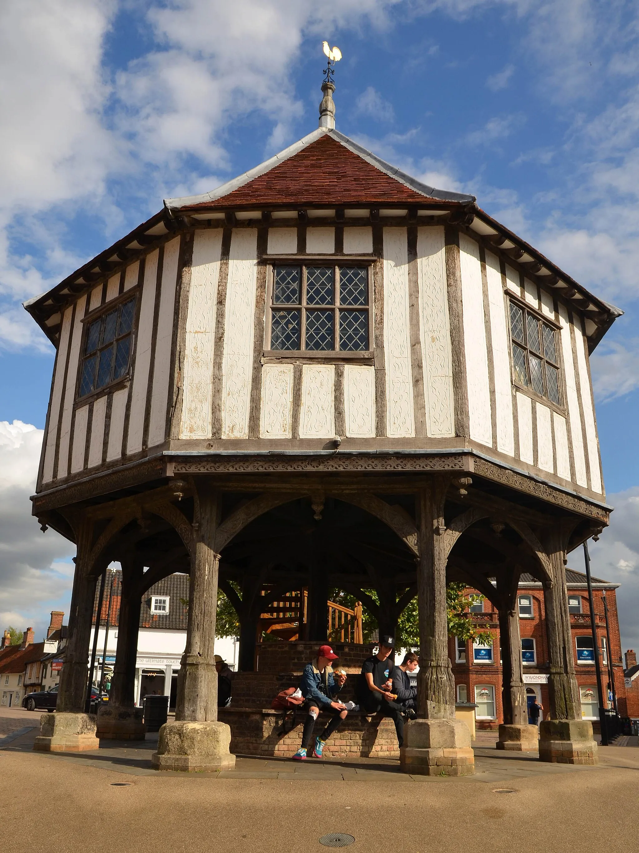 Photo showing: Wymondham Market Cross in September 2017.